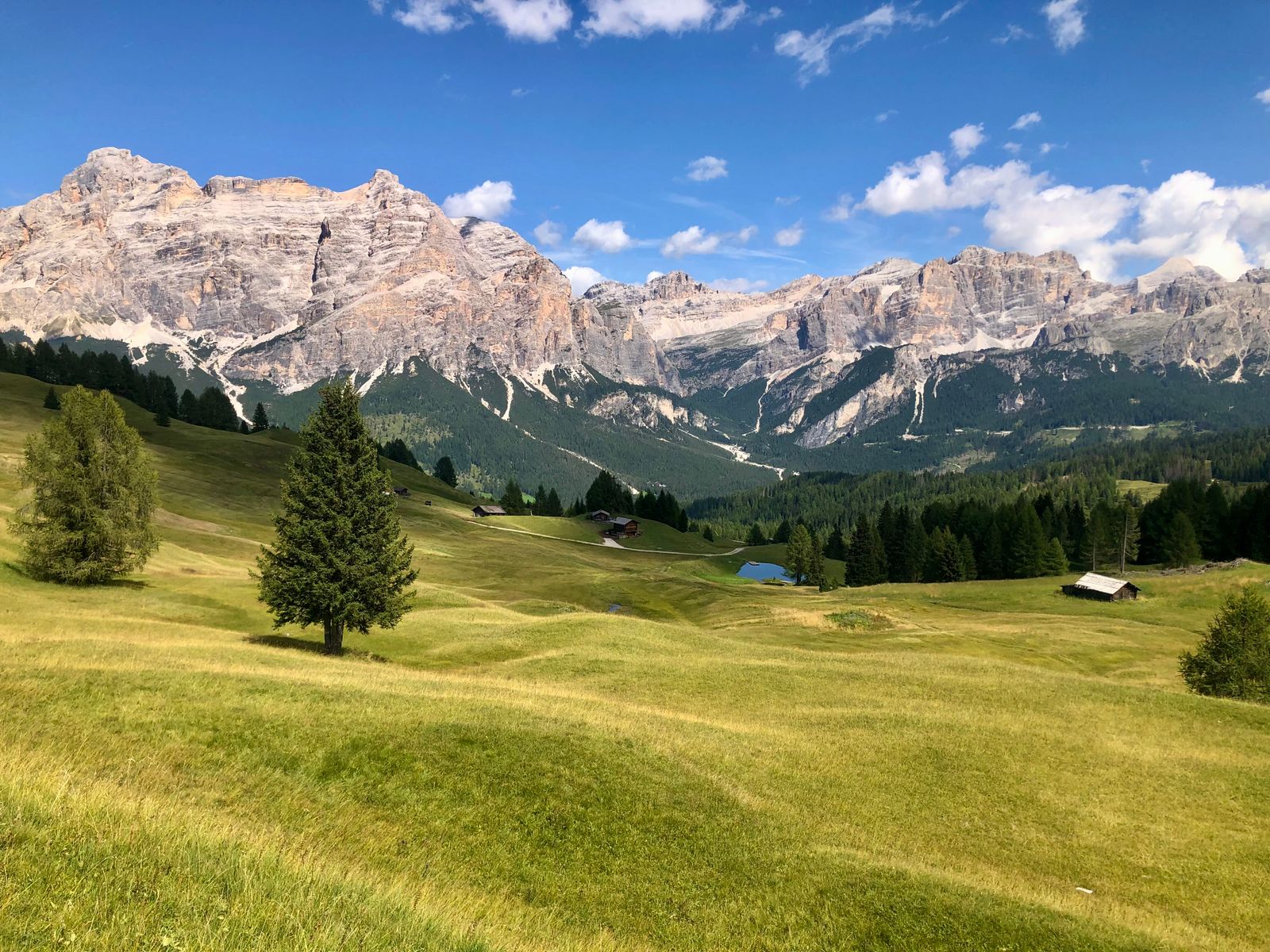 Dolomitok és alpesi rét Dél-Tirolban, Olaszországban