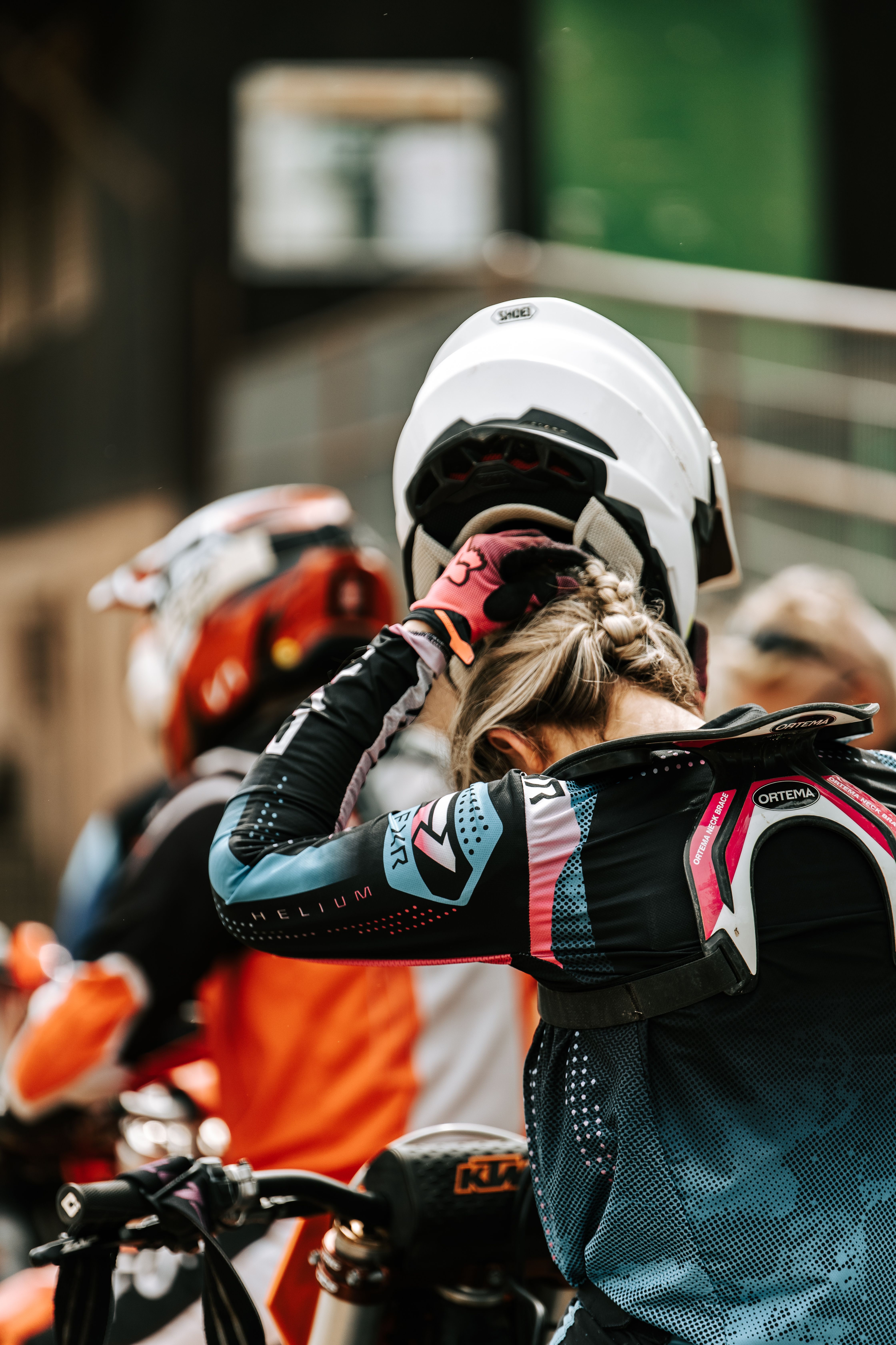 Combinaison moto une pièce ou deux pièces femme 2026 