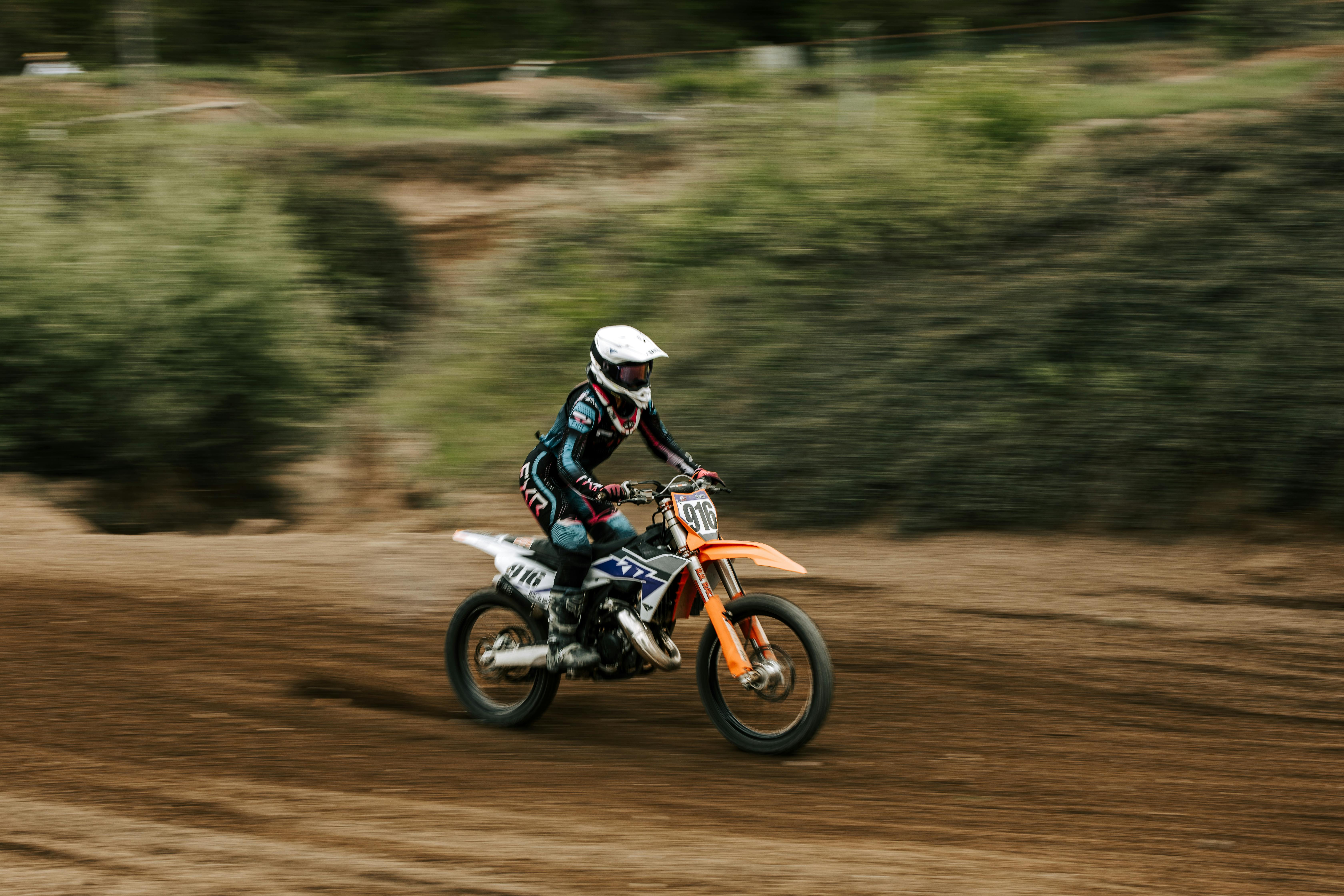 Fast Track to Financial Independence: Siren Climbs 2% — Photo by Joey Cedé on Pexels