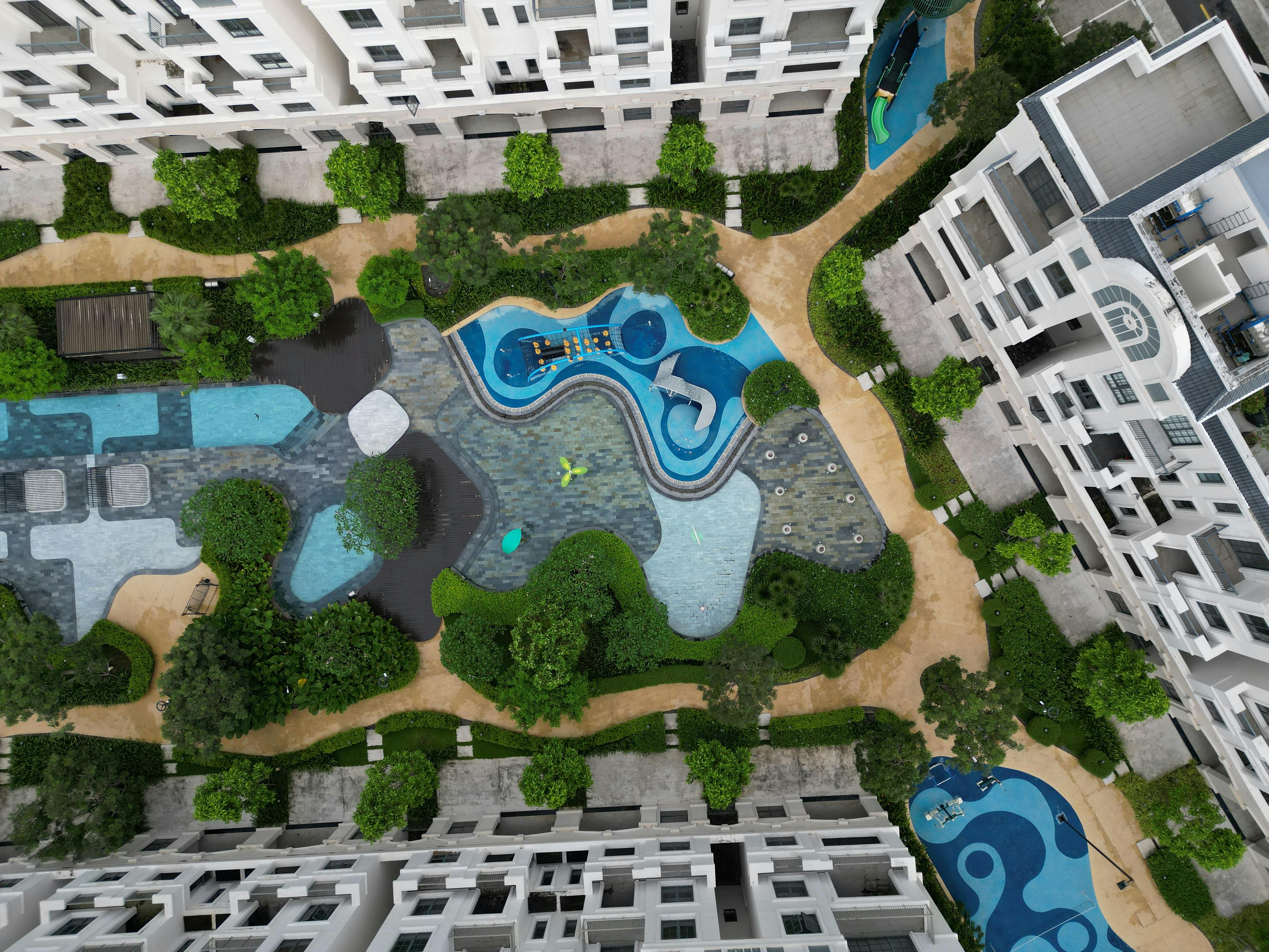 Yurtdışı İş Fırsatları Havuz Manzarası