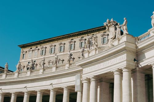 Free Intricate colonnade and sculptures at St. Peter's Square, Vatican City, showcasing classic architecture. Stock Photo