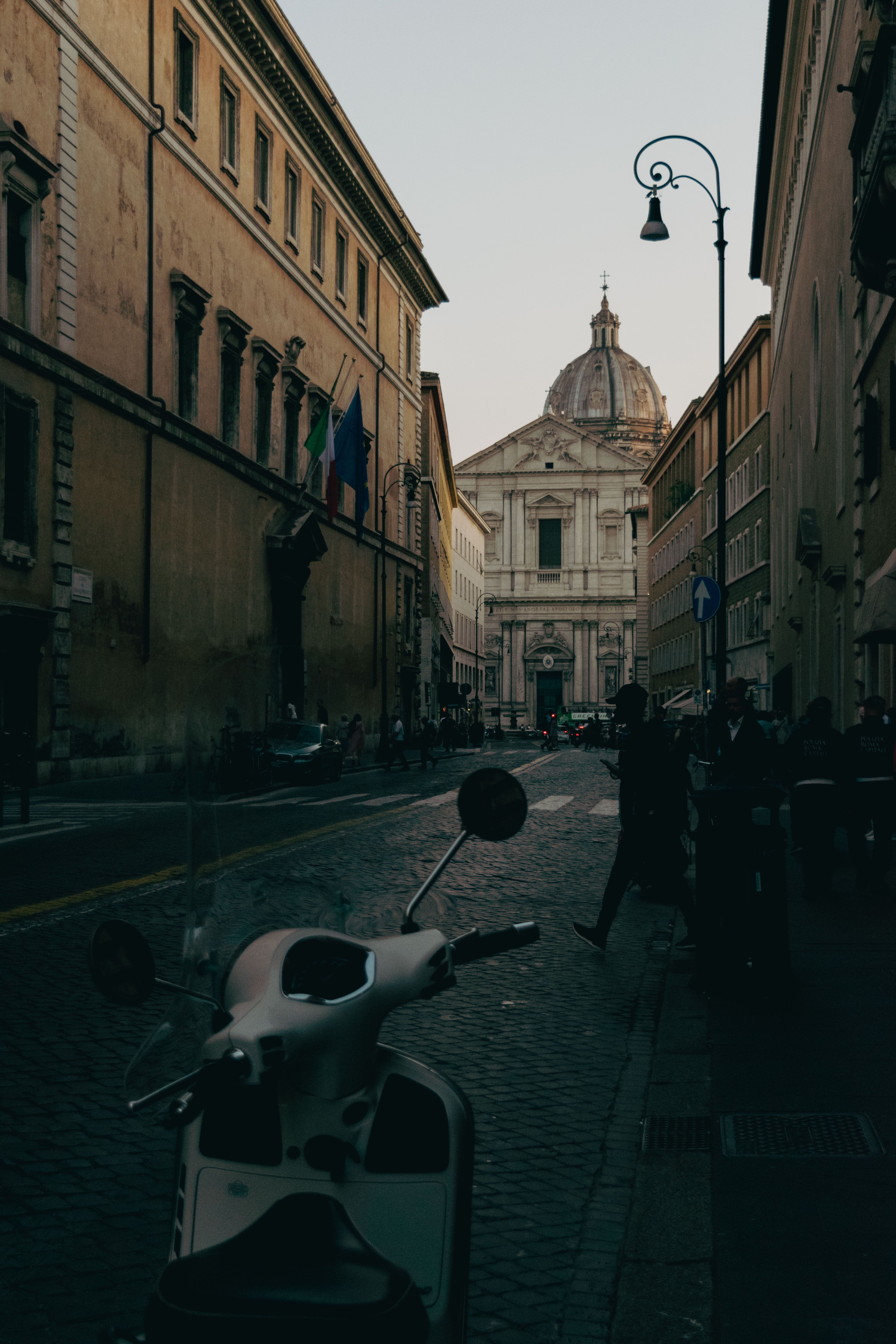 Elegant Street View of Rome with Historic Architecture · Free Stock Photo