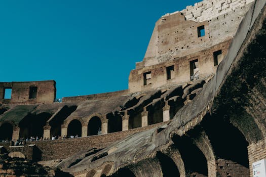 Veduta dell'antico Colosseo di Roma, che mette in mostra l'architettura storica romana.