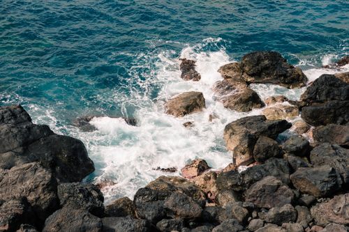 Free Powerful waves crashing on rugged volcanic rocks at Santa Catalina, Spain, creating a dynamic ocean scene. Stock Photo
