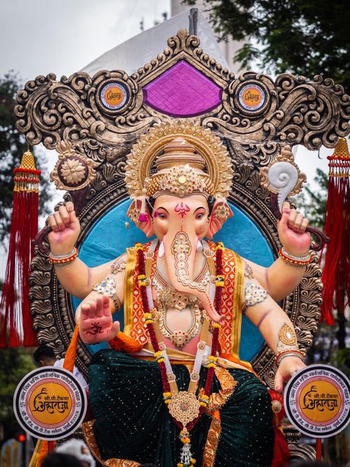 Free Colorful Ganesh idol adorned for a traditional Indian festival, symbolizing prosperity and new beginnings. Stock Photo