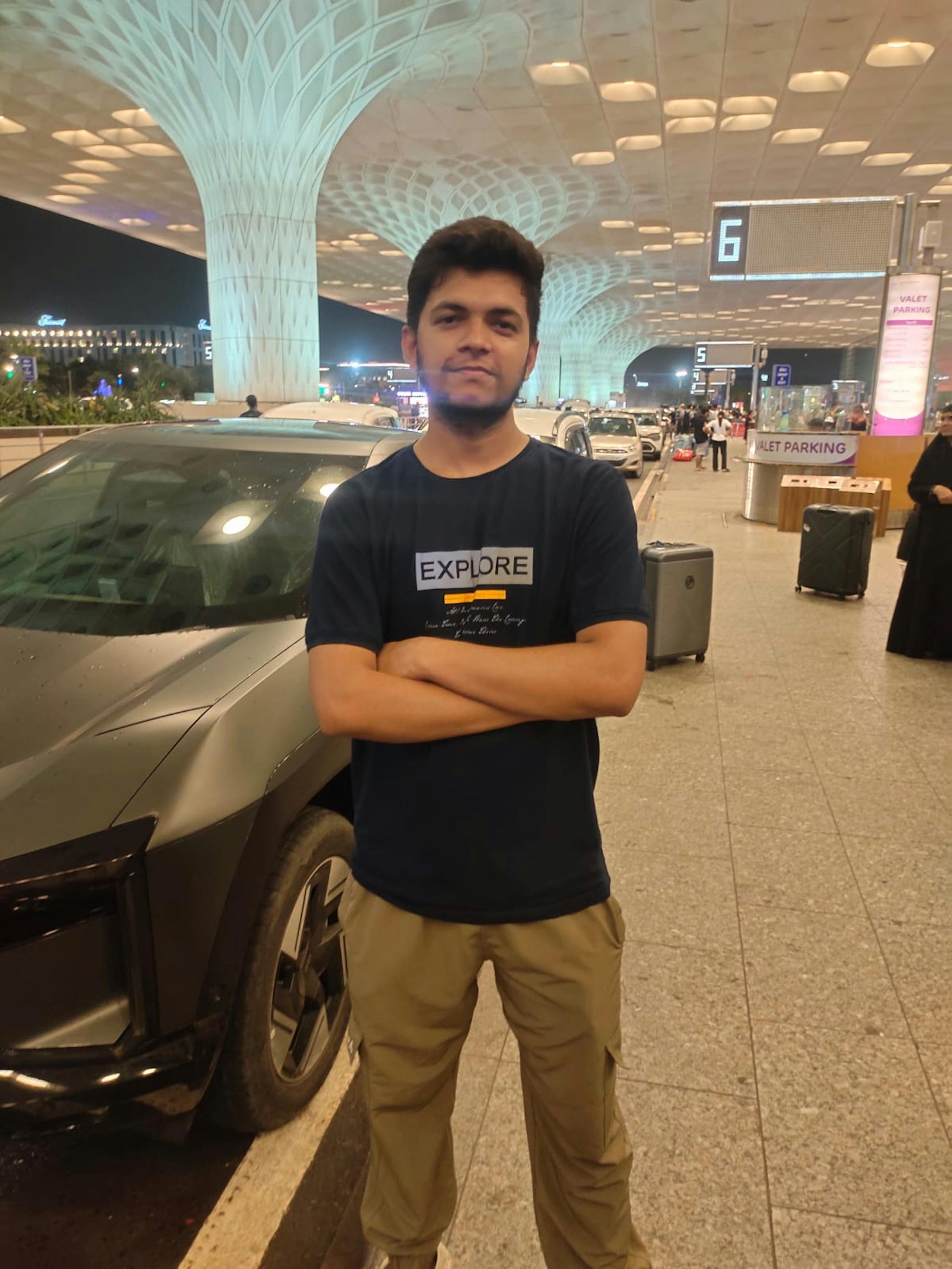 Durgesh Prasad, Durgesh, airport