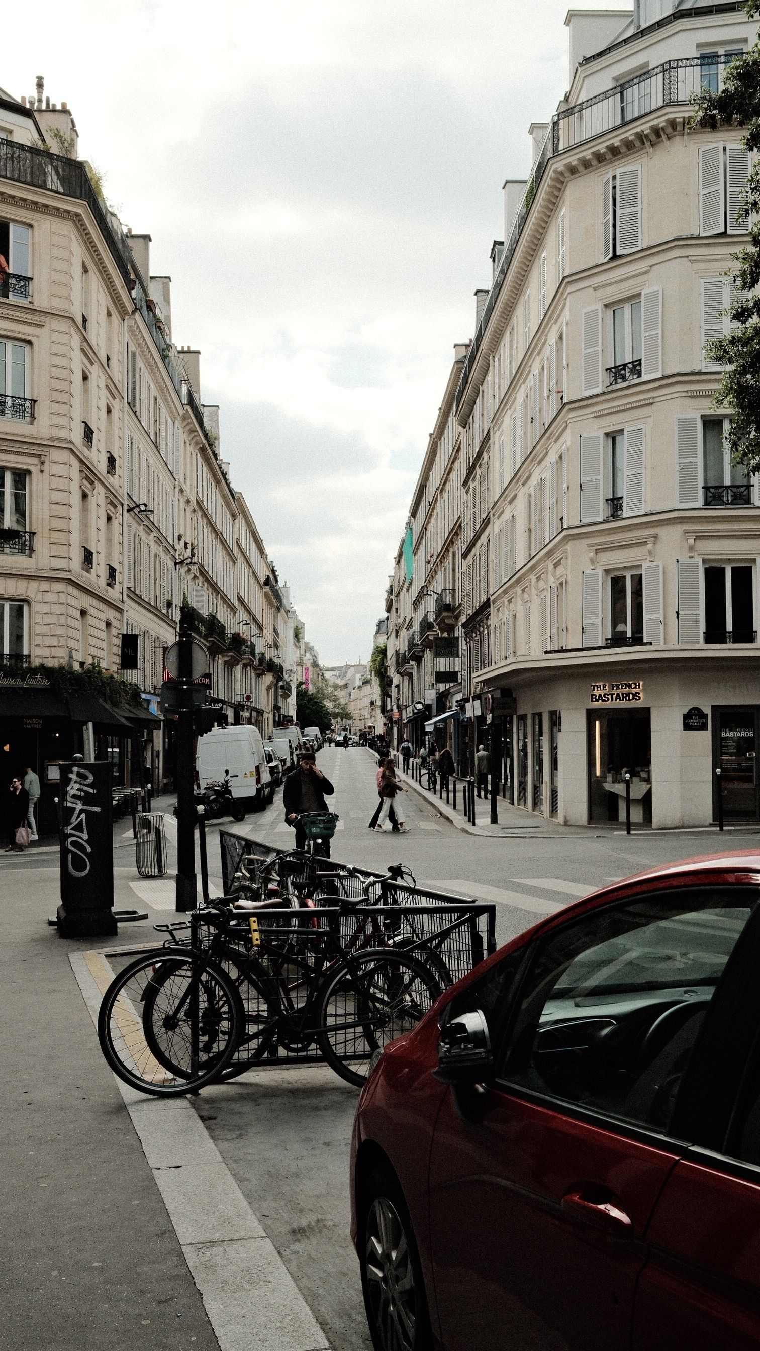 Couverture : Buying a second home in Paris