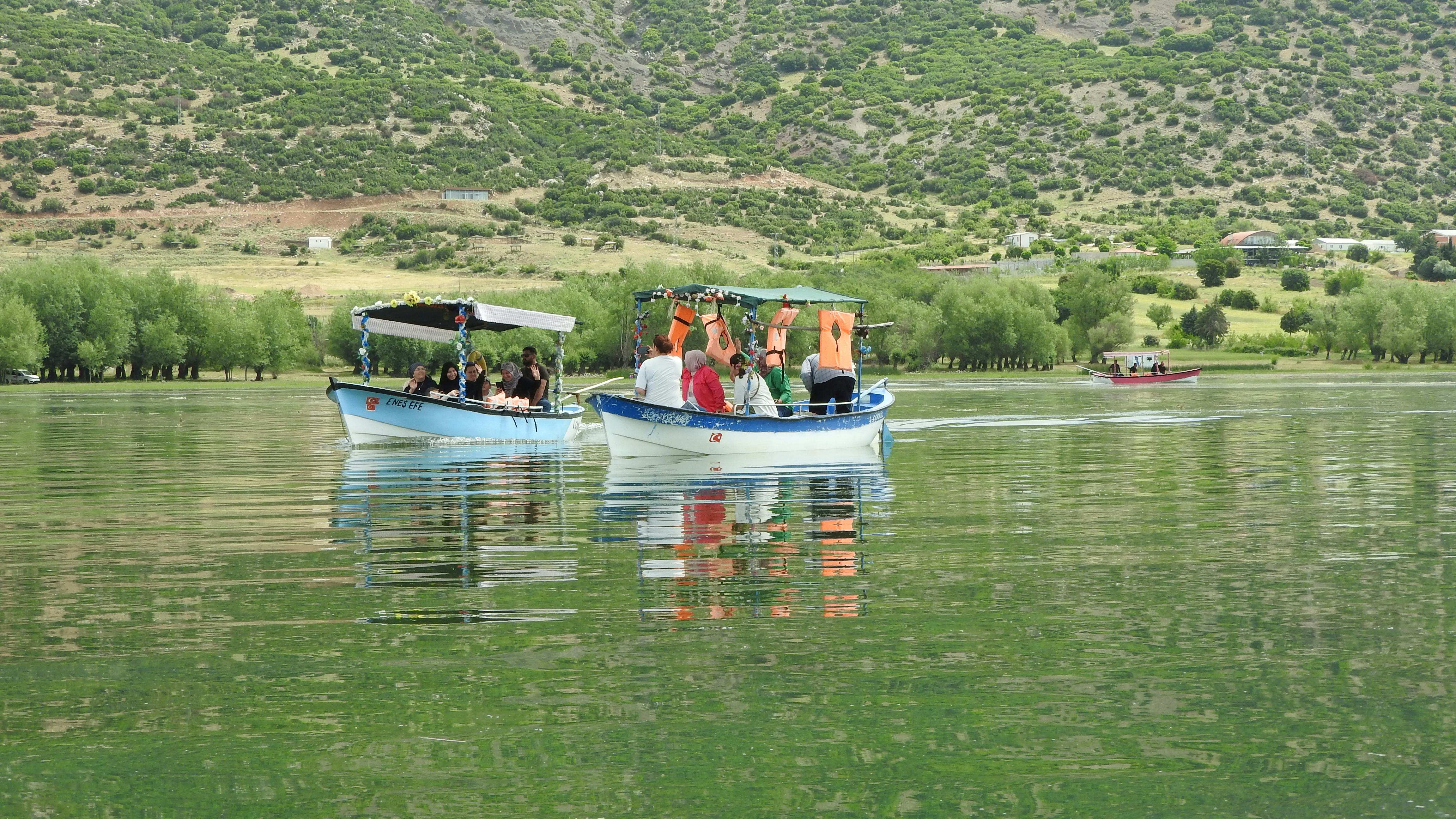Free boat rides, health camps mark Women’s Day fete — Photo by Mahmut  yılmaz on Pexels