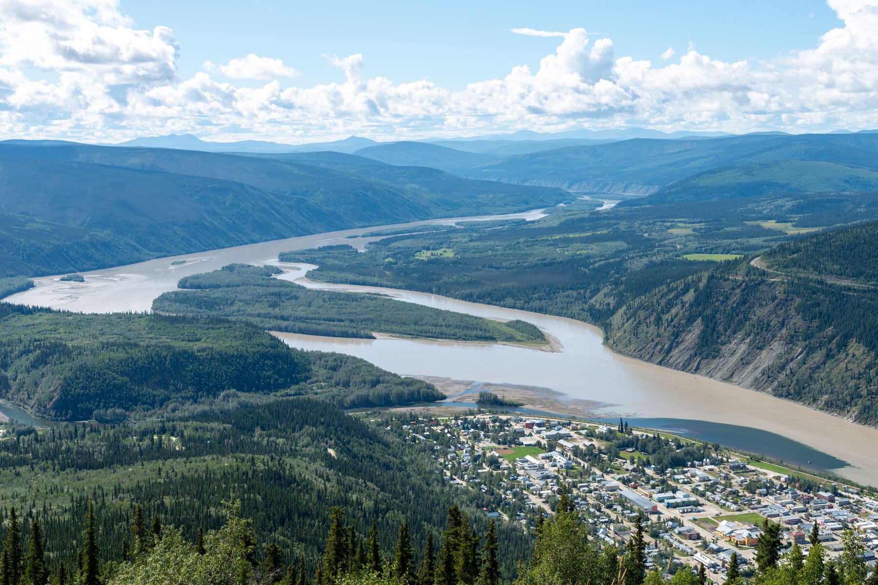 Where to Stay in Yukon: Neighbourhoods, Real Prices and How to Choose