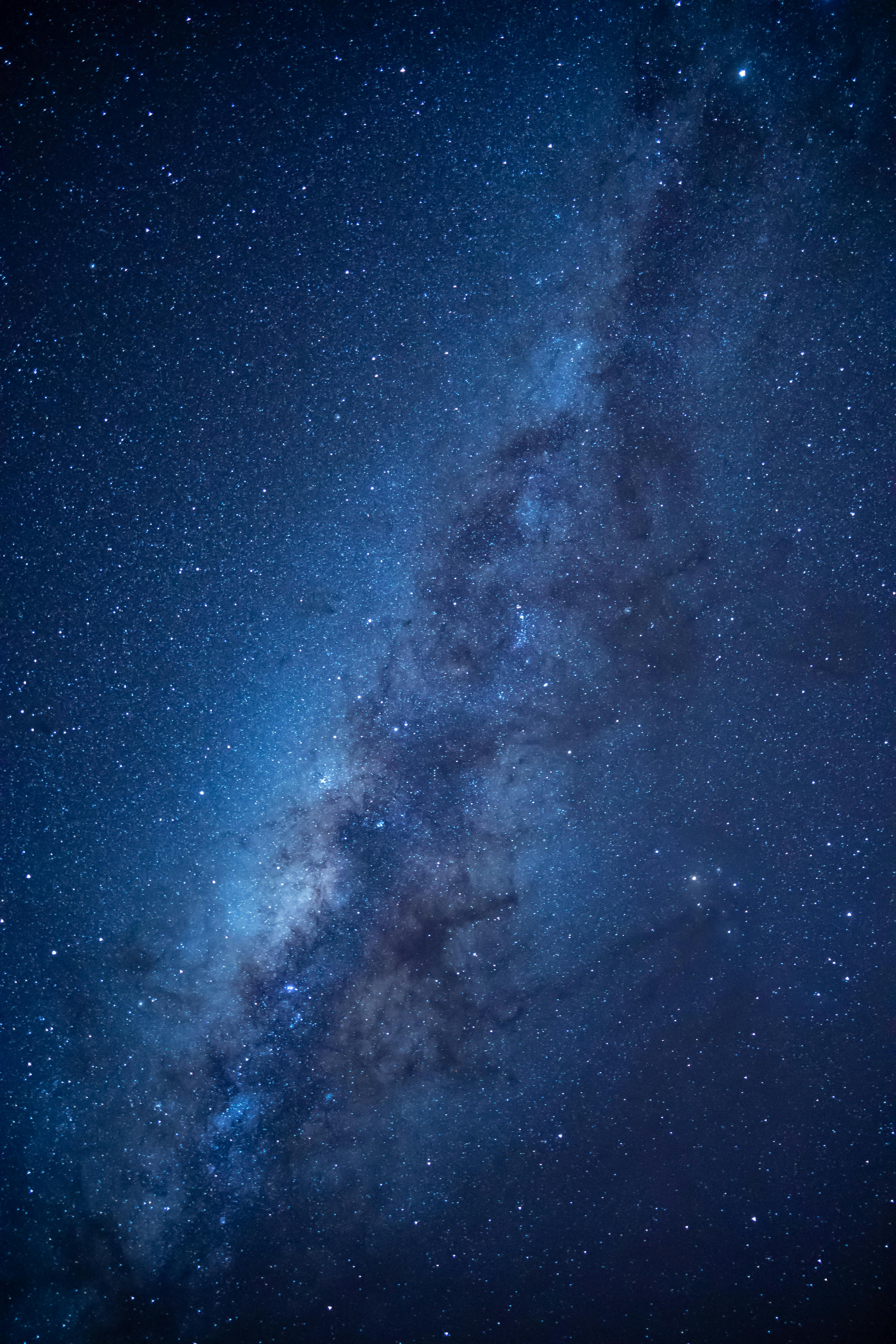 Stunning image of the Milky Way galaxy in a star-filled night sky.