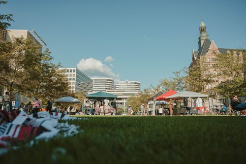 Free Vibrant outdoor market in Milwaukee, showcasing local vendors and architecture under clear skies. Stock Photo