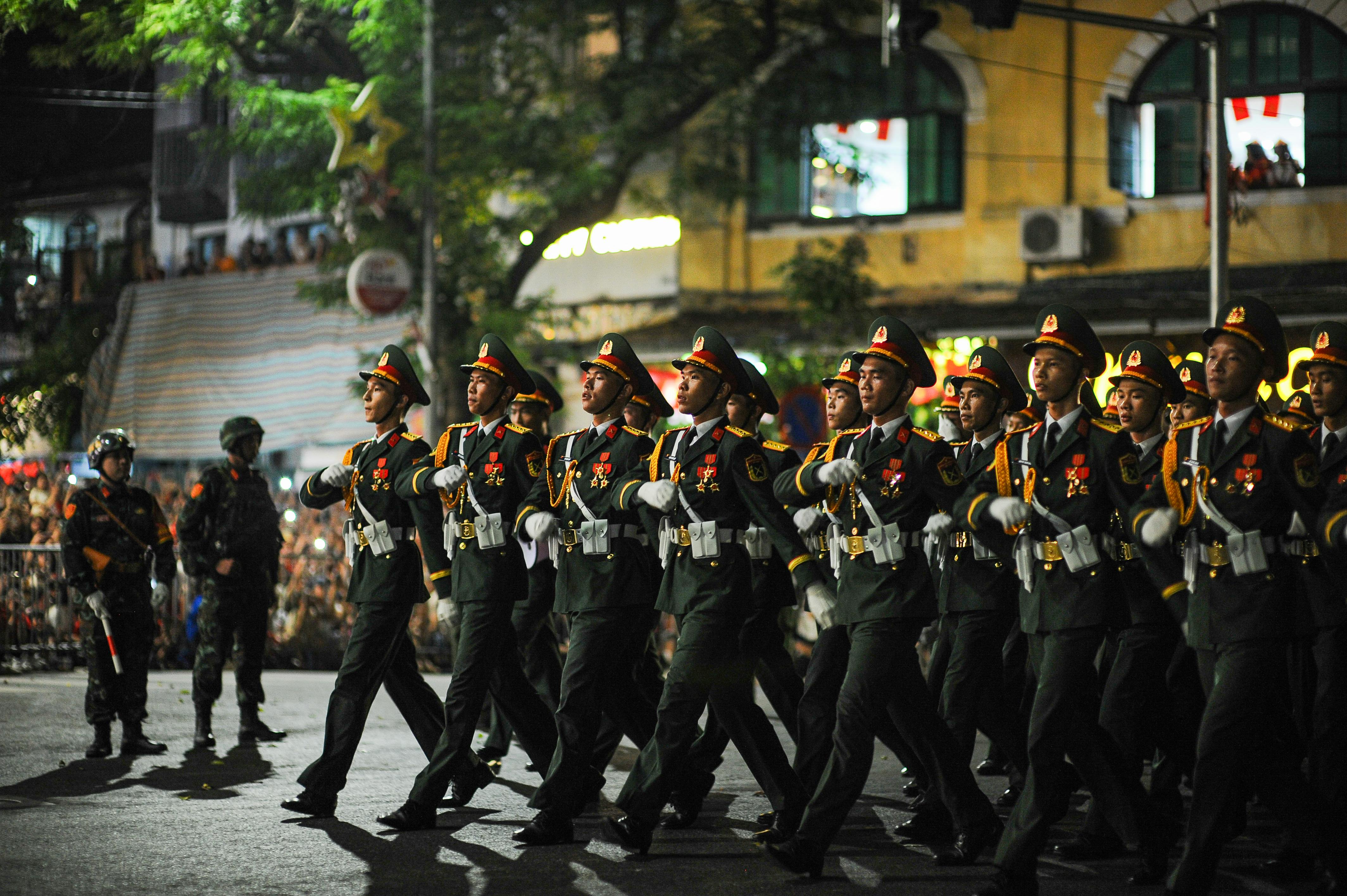 阿聯酋國防部為兩名烈士舉行莊嚴軍事葬禮