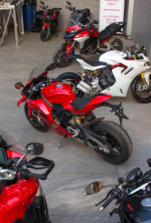 Free A collection of modern sports motorcycles parked outdoors in Bengaluru, India. Vibrant red and sleek white designs stand out. Stock Photo