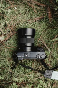 A DSLR camera placed on lush green grass in Ocoyoacac, Mexico. Ideal for photography themes.
