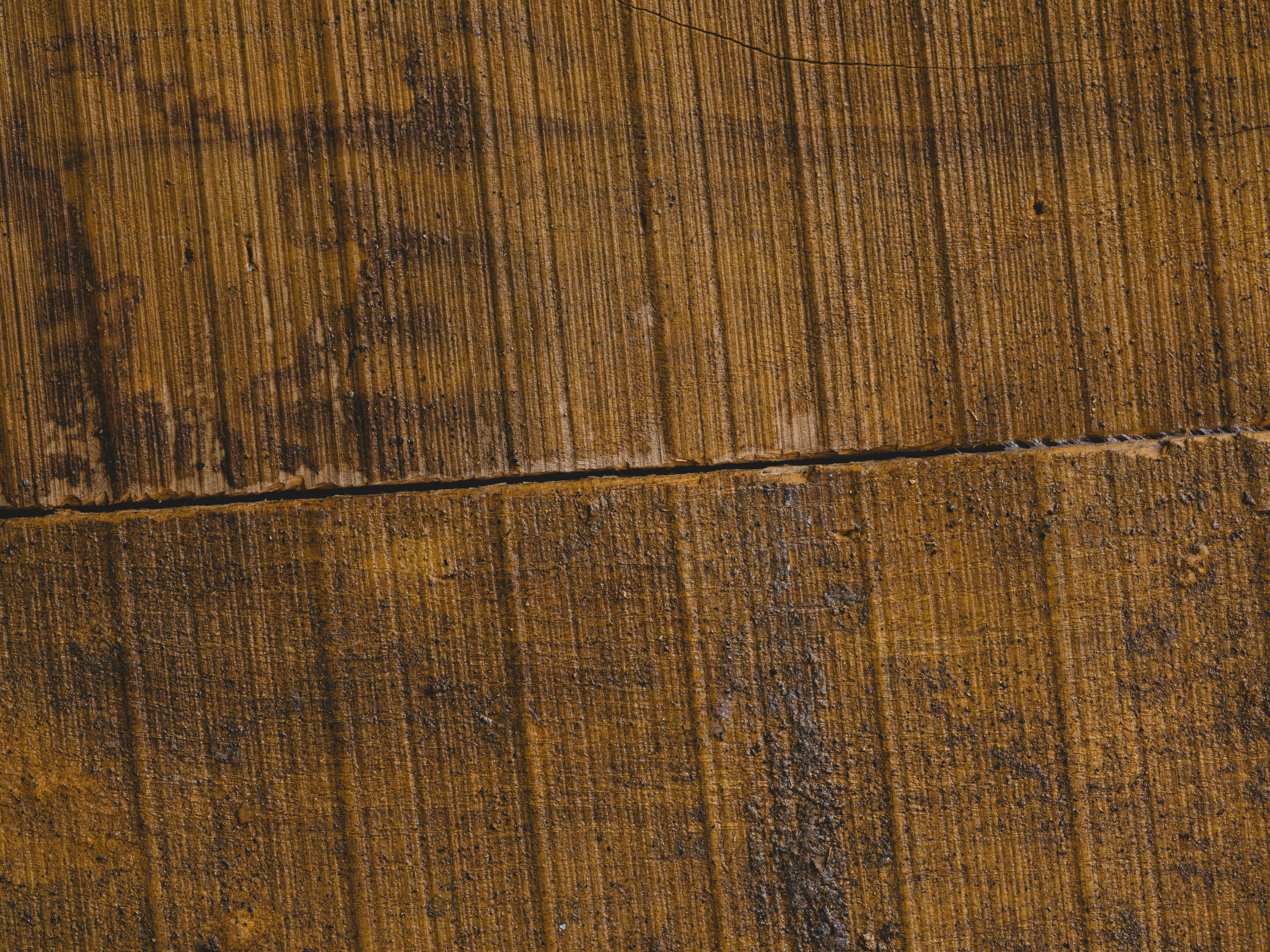 Kostenlos Nahaufnahme von gealterten Holzbrettern mit natürlicher, verwitterter Textur und rustikalem Aussehen. Stock-Foto