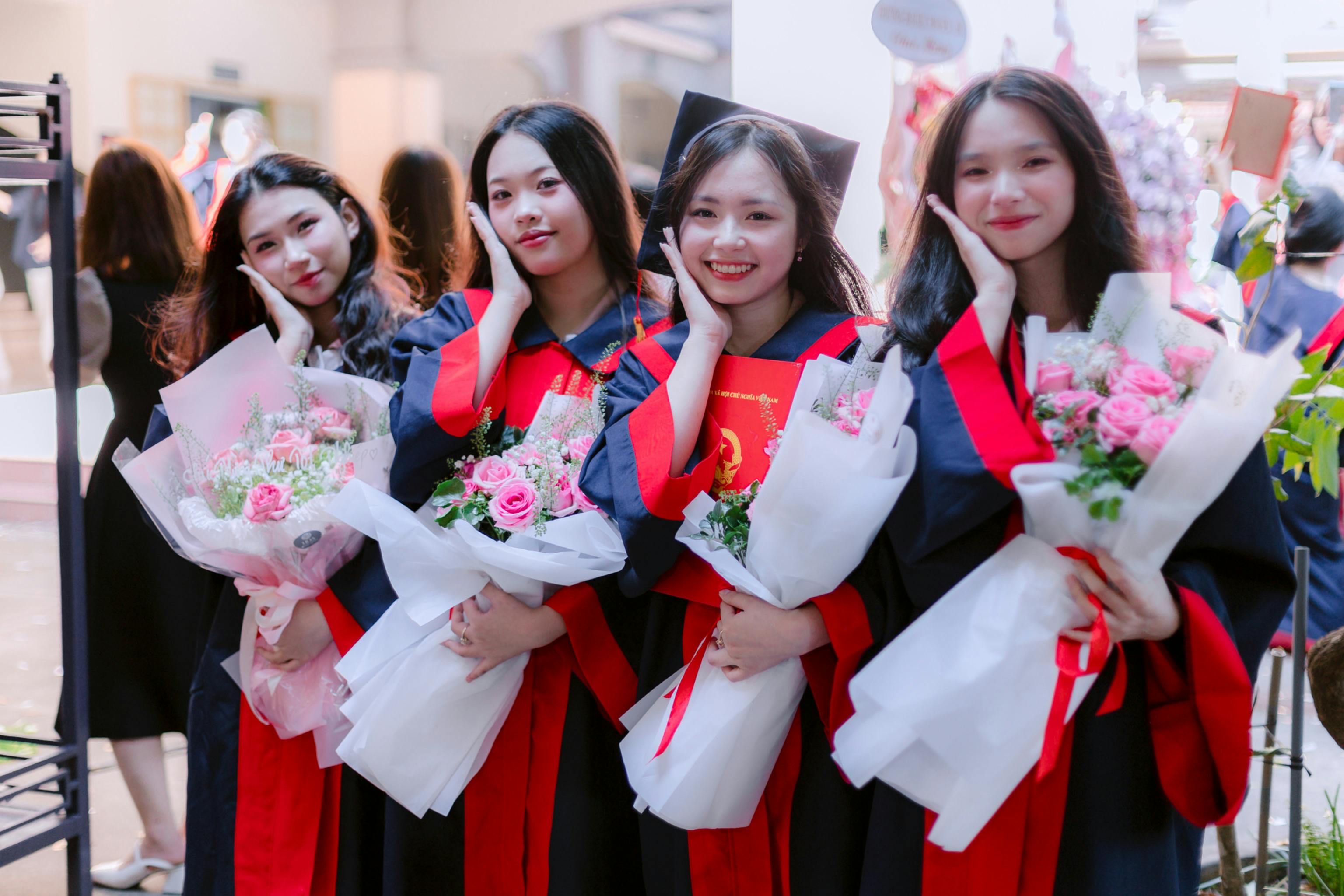 Sophia Crimmins graduates from interdisciplinary professional studies program with three certificates — Photo by 🇻🇳🇻🇳Nguy
