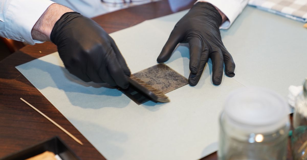 Comment restaurer un objet ancien en toute sécurité