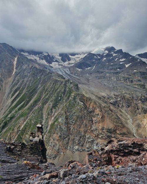 Free Majestic mountain landscape with rocky peaks and overcast sky, offering a breathtaking view. Stock Photo