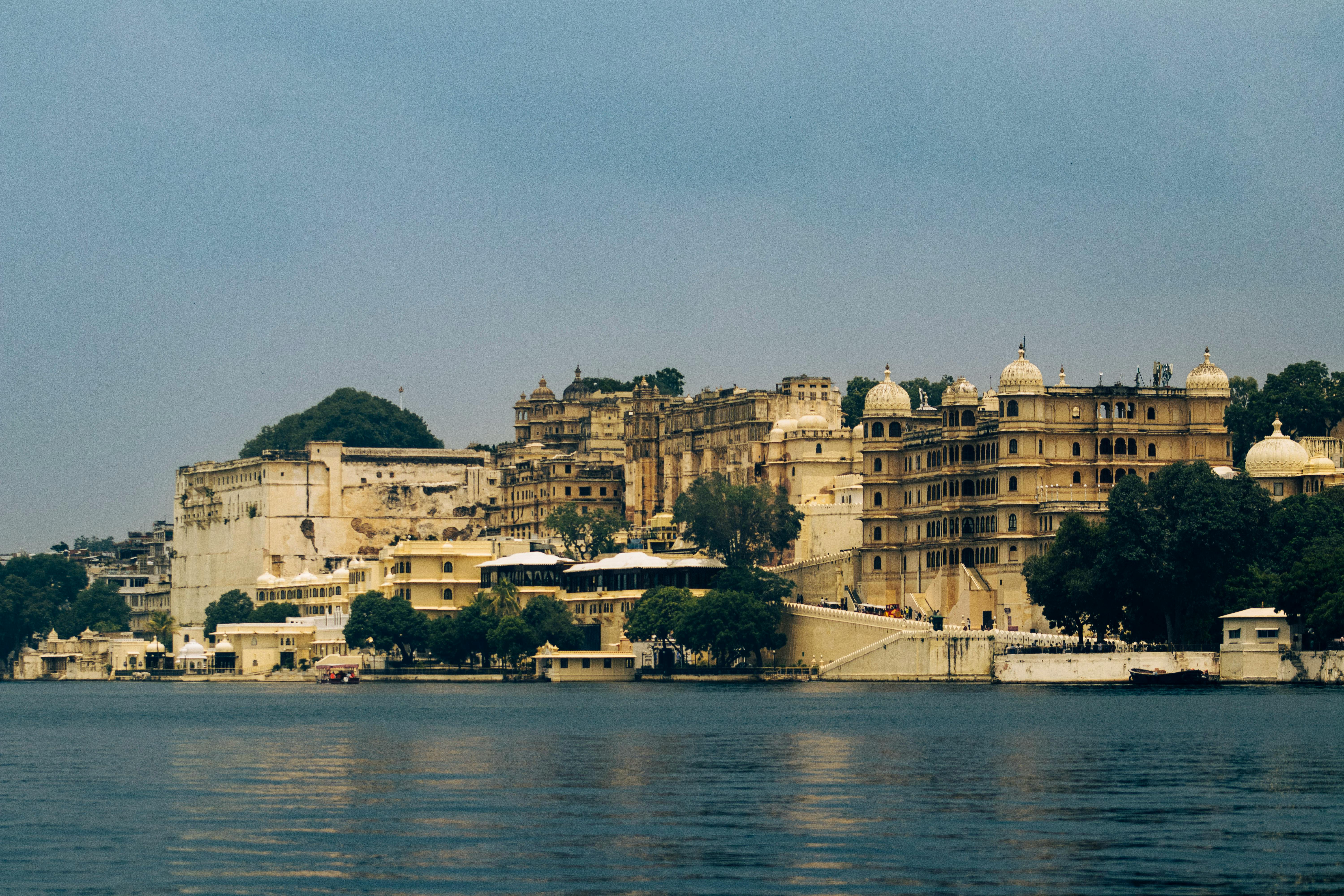 Majestic City Palace overlooking Lake Pichola in Udaipur