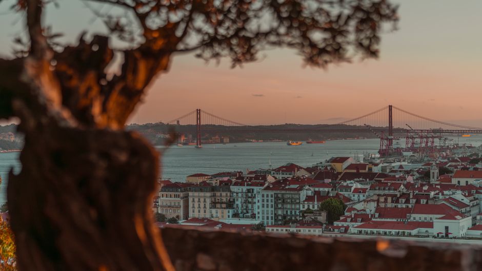 A vibrant view of Lisbon's skyline, showcasing the energy of <span class="notranslate"><em>LX</em></span>.