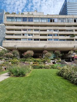Contemporary building in Île-de-France with lush green park and vibrant gardens.