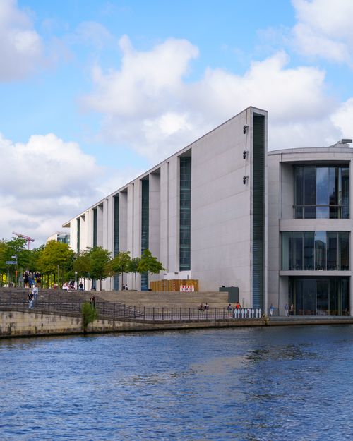 Free Contemporary building by the Spree River showcasing Berlin's urban design and modern architecture. Stock Photo