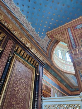 Explore the intricate interior decorations and stunning dome of a historic architectural masterpiece.
