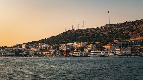 Free Breathtaking view of İzmir's coast with yachts and hills at sunset. Stock Photo