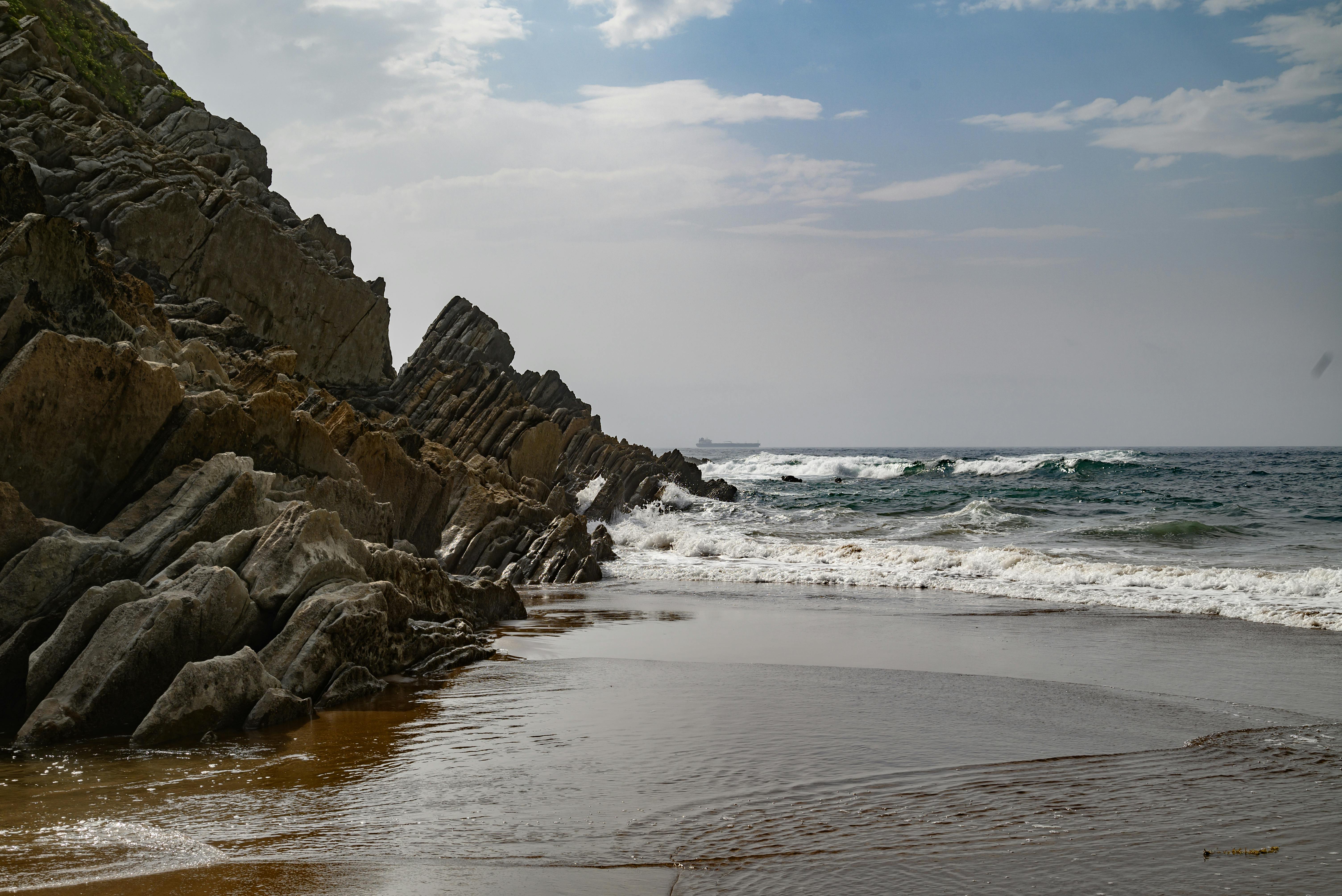 Paisajes Sonoros Adaptativos: Arquitecturas Reactivas y Síntesis Algorítmica en Diseño Acústico