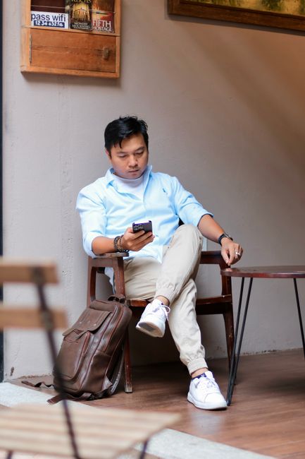 Açık mavi gömlek, haki chino, hiçbir şey yapmadan geçen rahat bir öğleden sonra.
#günlükkombin #lightblue #shirt #pants