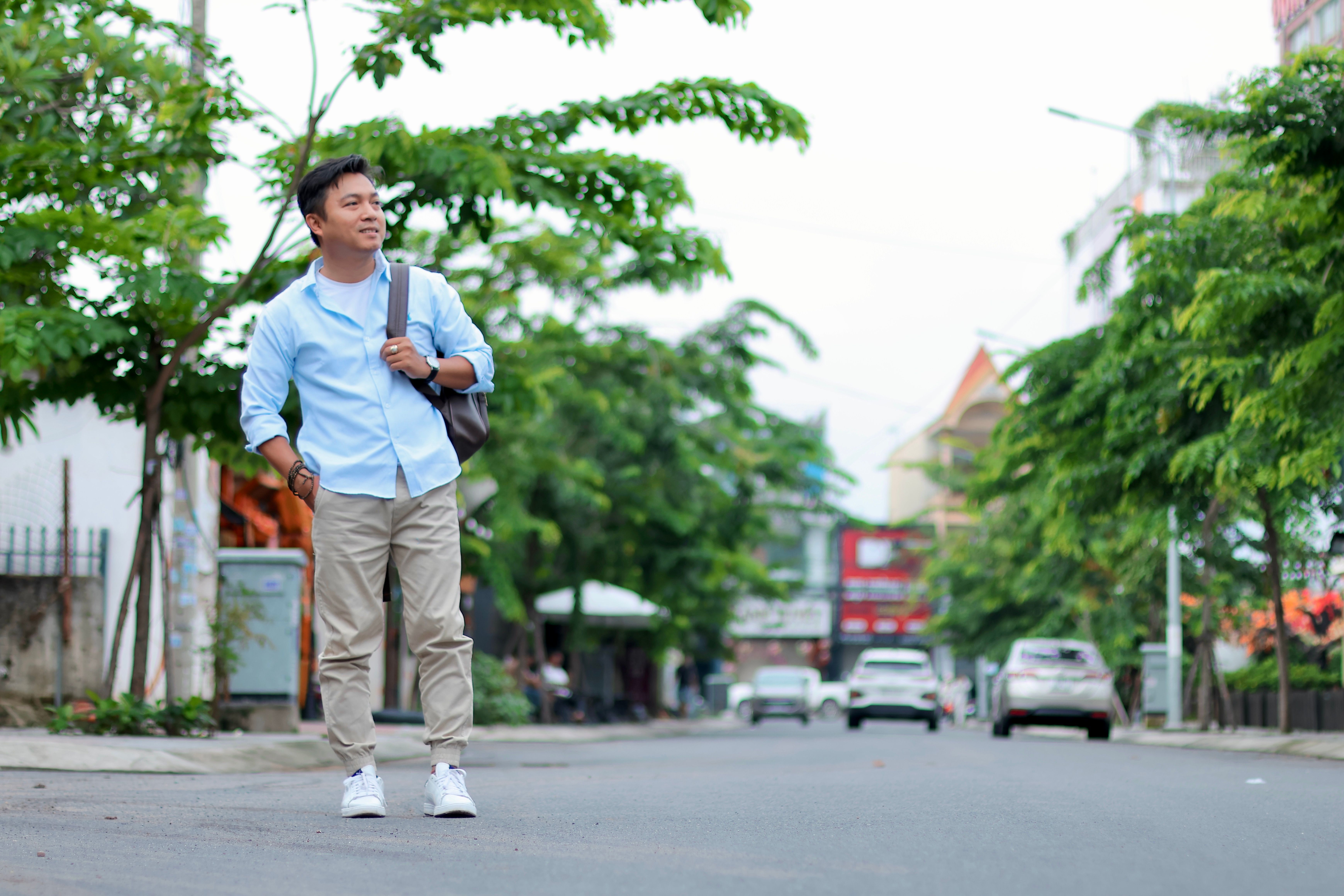 Man Walking Casually Street Normal Day No Emotion Realistic Photos ...