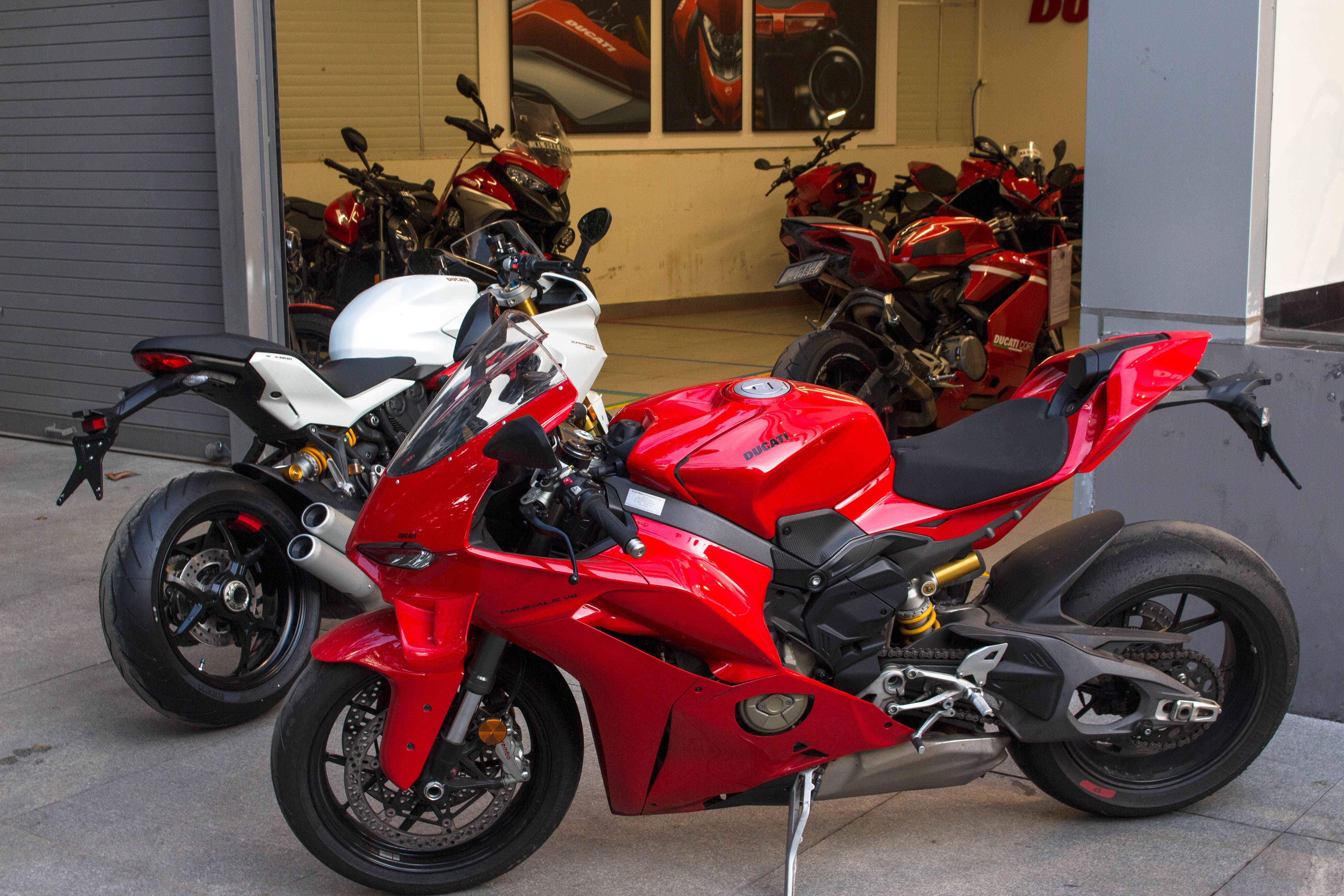 Discover motorcycle in Lithgow: Laws, Costs, and Riding Guide