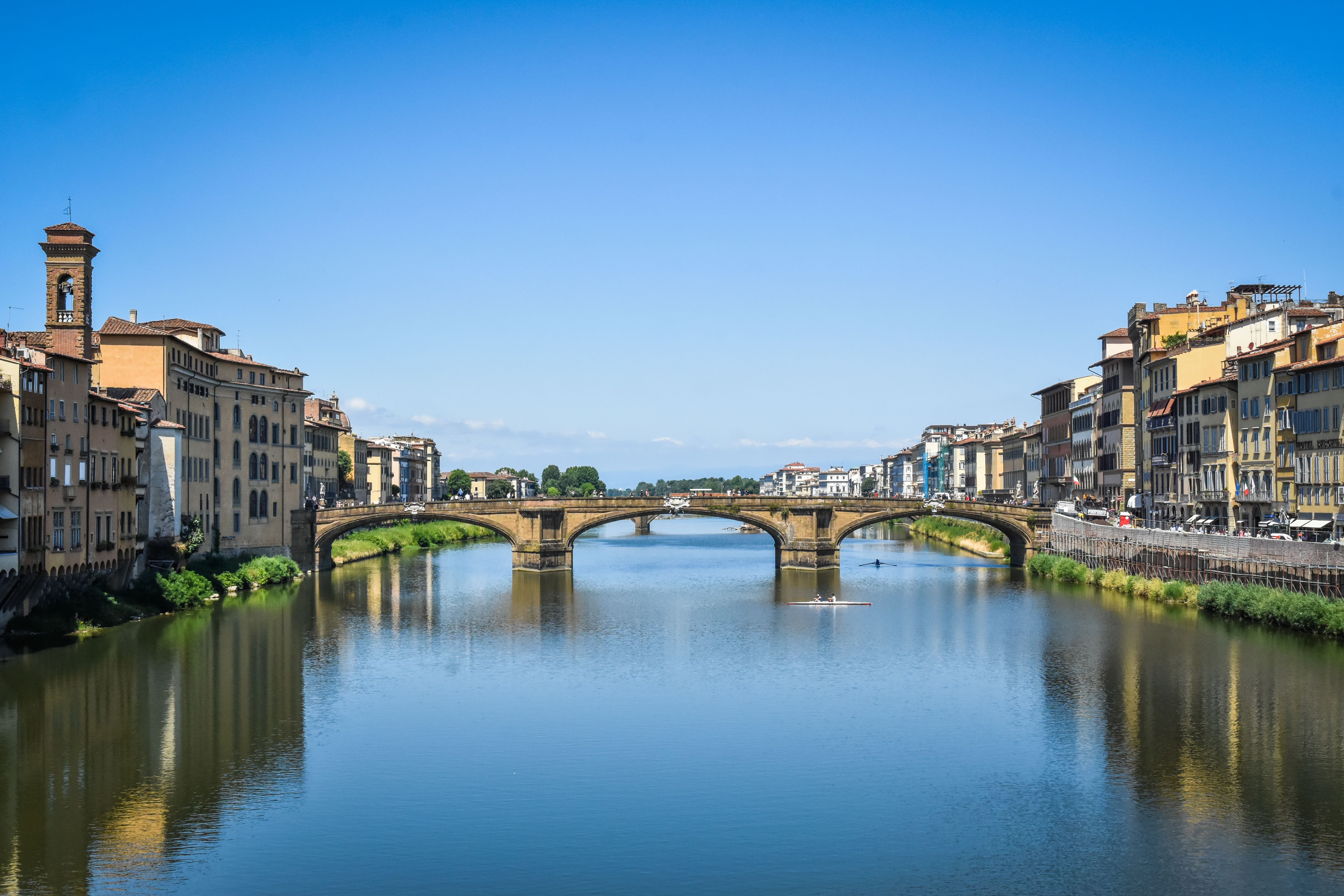Gratuit Vedere senină a Podului Santa Trinita peste râul Arno, Florența, Italia. Fotografie de stoc