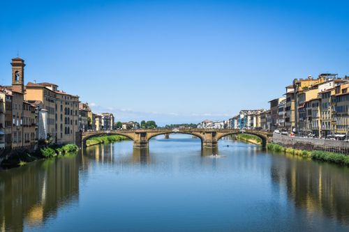 Gratuit Vedere senină a Podului Santa Trinita peste râul Arno, Florența, Italia. Fotografie de stoc
