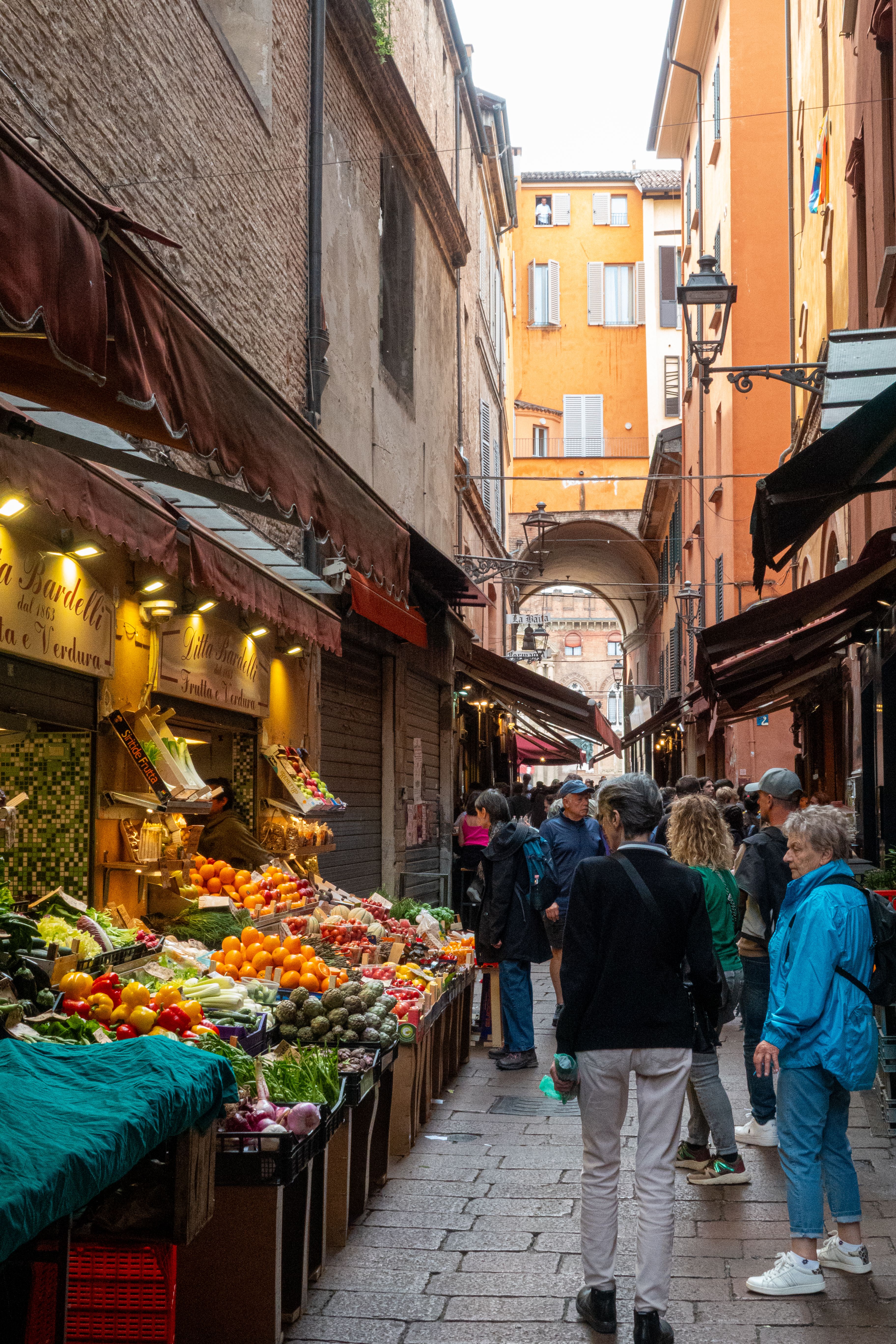bustling-street-market-in-bologna-italy-free-stock-photo
