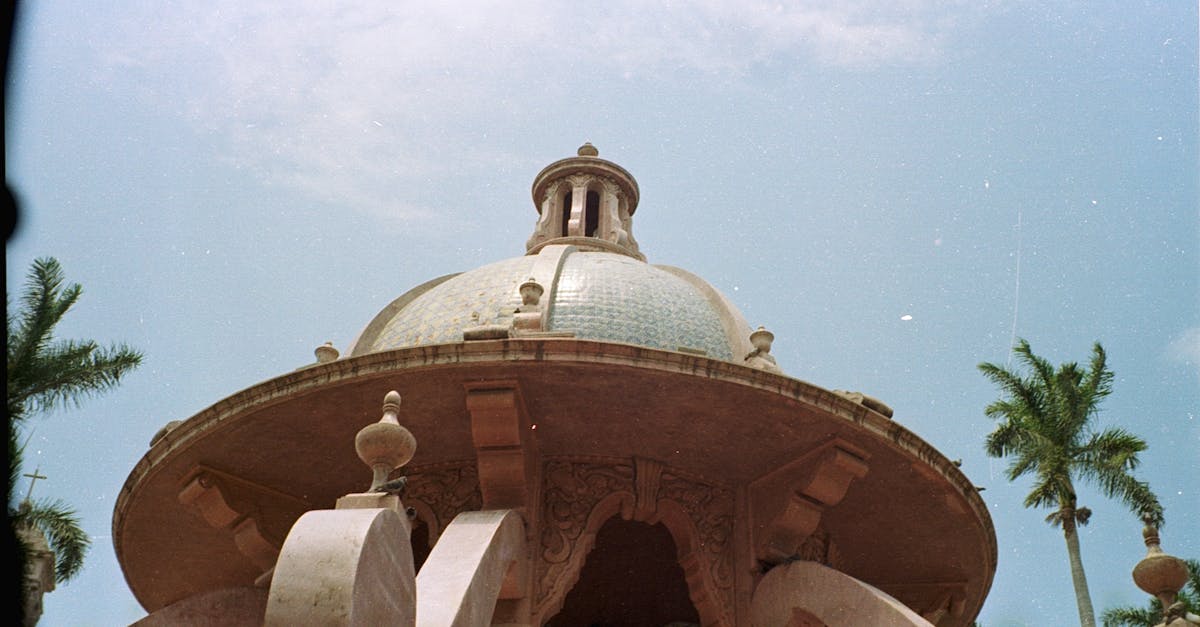 A striking dome in Tampico, showcasing classic Mexican architecture under a clear blue sky.