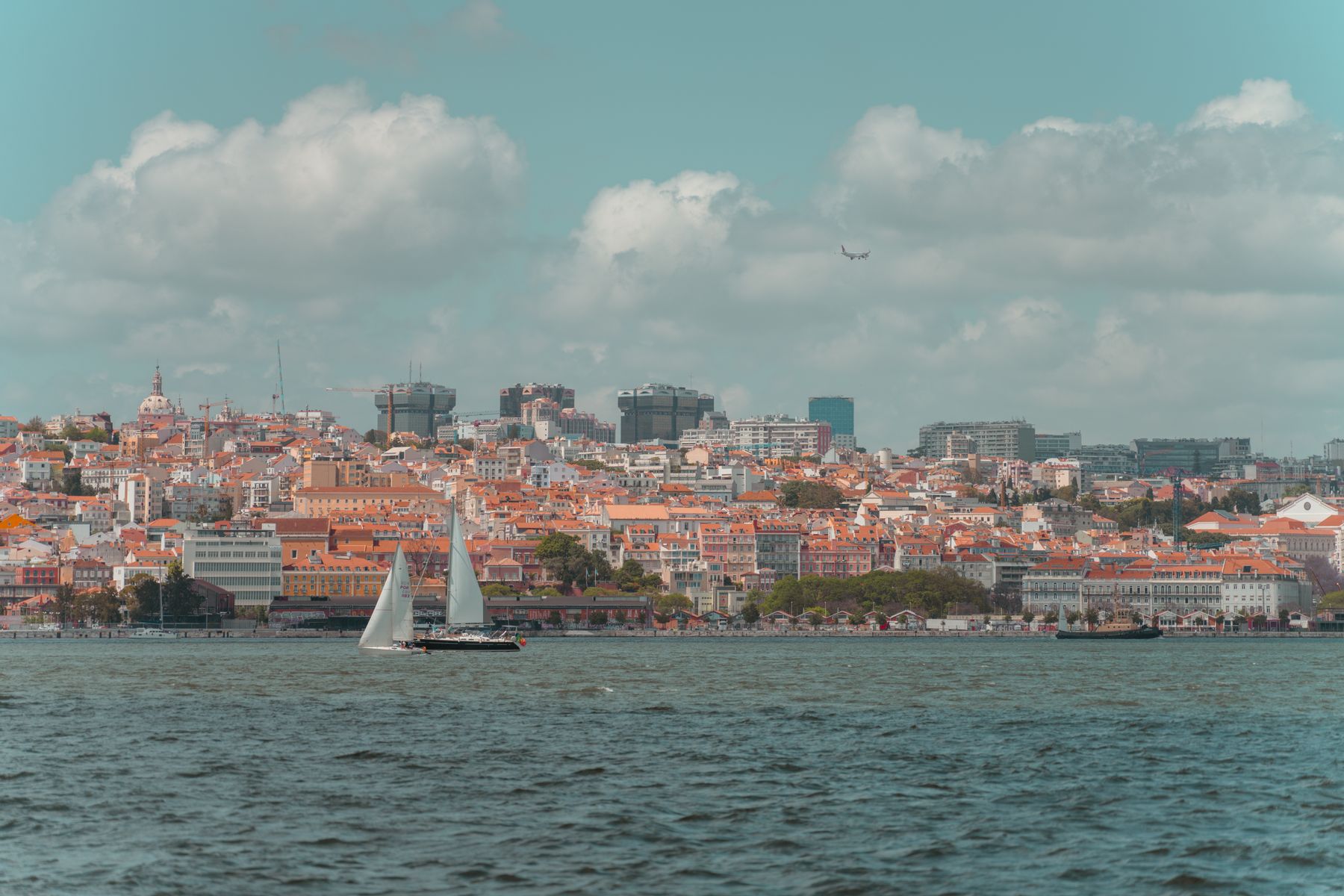 Almada with Kids: A Family Guide to the Area