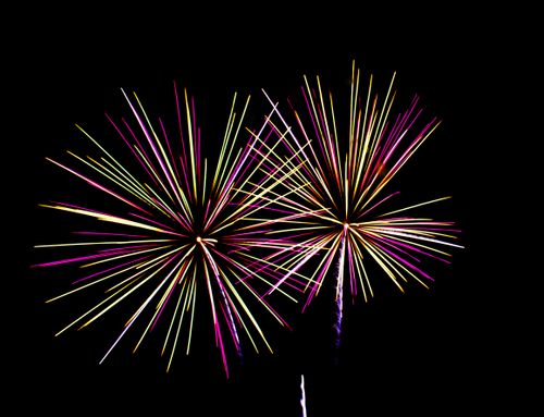 Free Colorful fireworks explode against a clear night sky, capturing celebration and festivity. Stock Photo