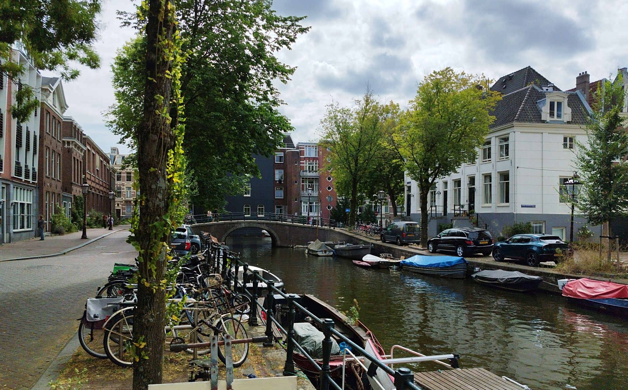 Tiener scheurt met zelfgebouwde e-bike met 100 km/u door woonwijk