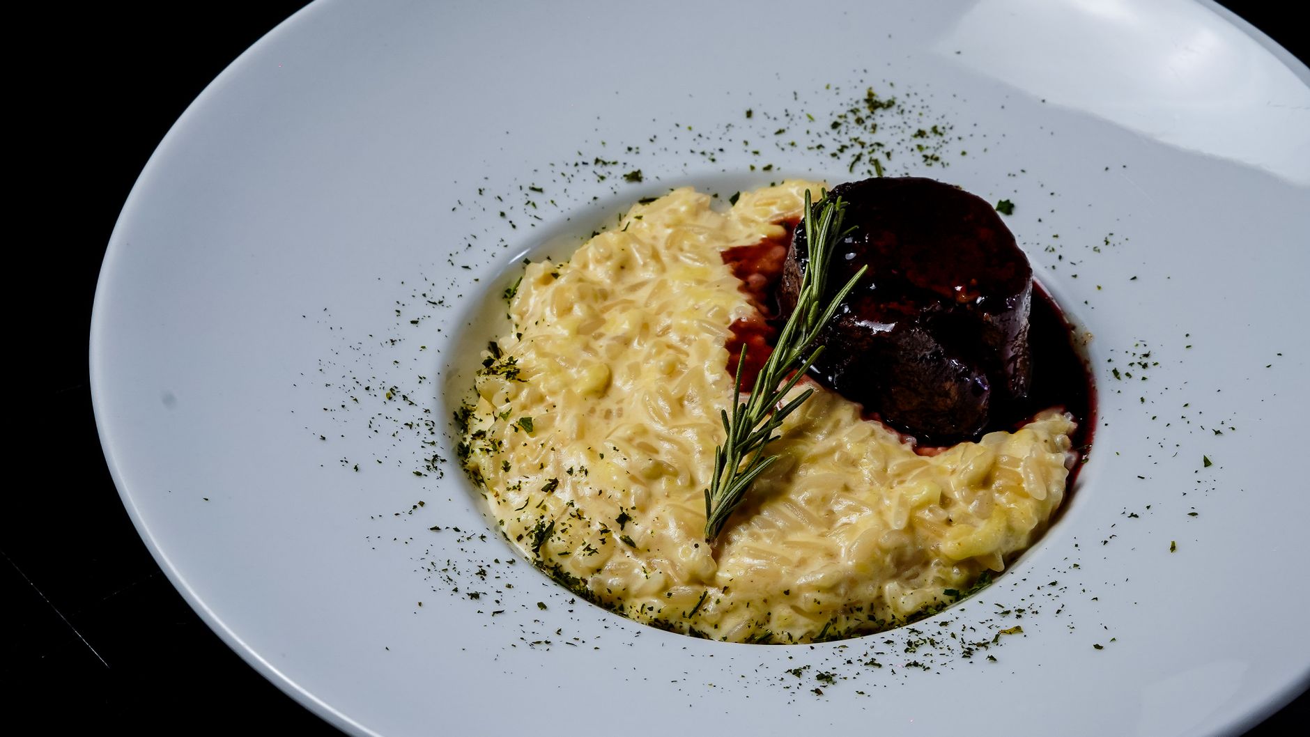 Comida Ligera Plato saludable con ingredientes frescos y bajos en calorías.