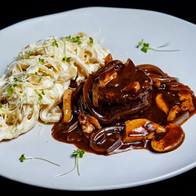 Burgundy Beef and Mushroom Cold Pasta Salad