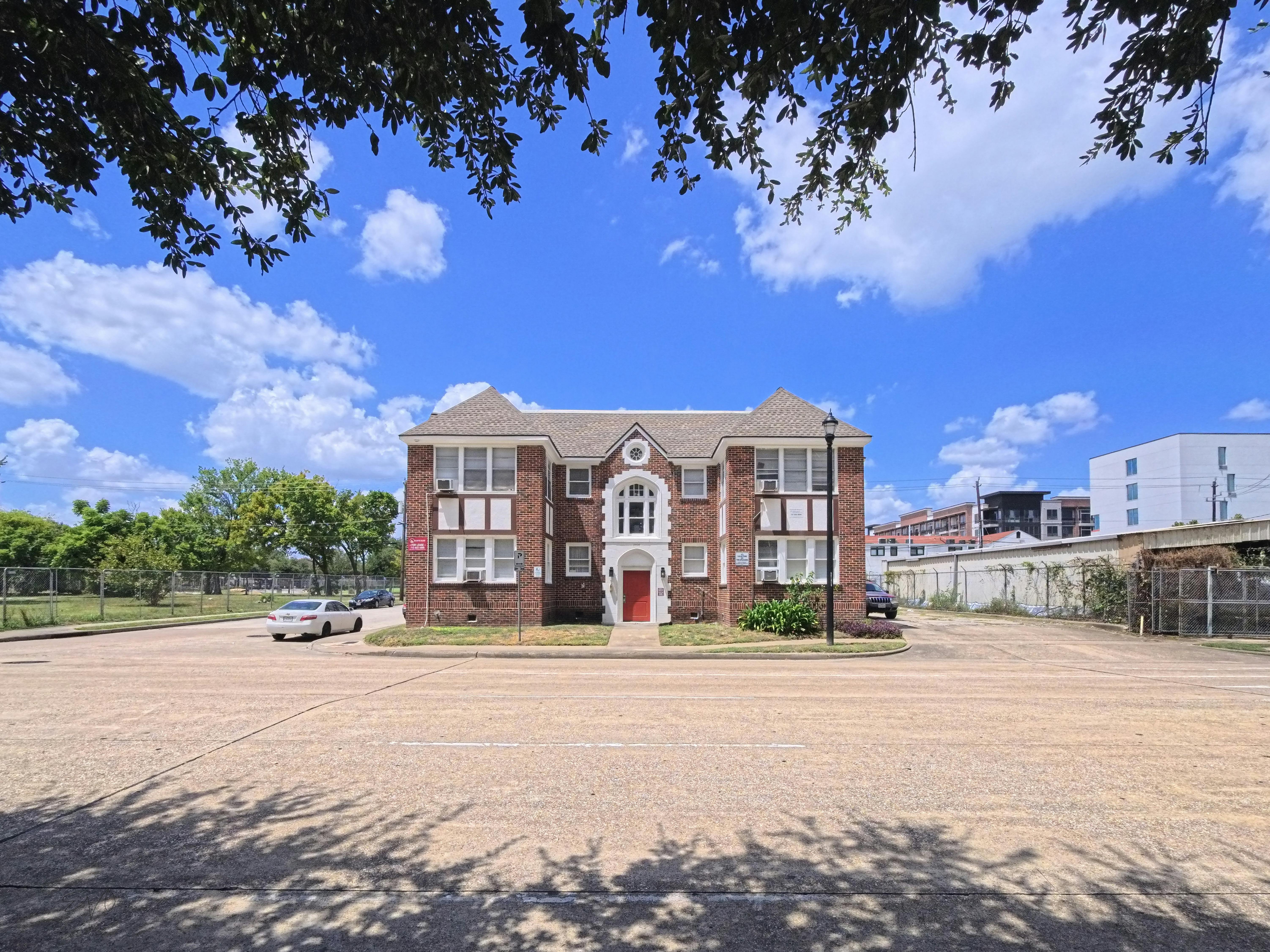 Is Property Management Worth It? DFW Company Weighs Fees vs Tenant Risks — Photo by Eddie O. on Pexels