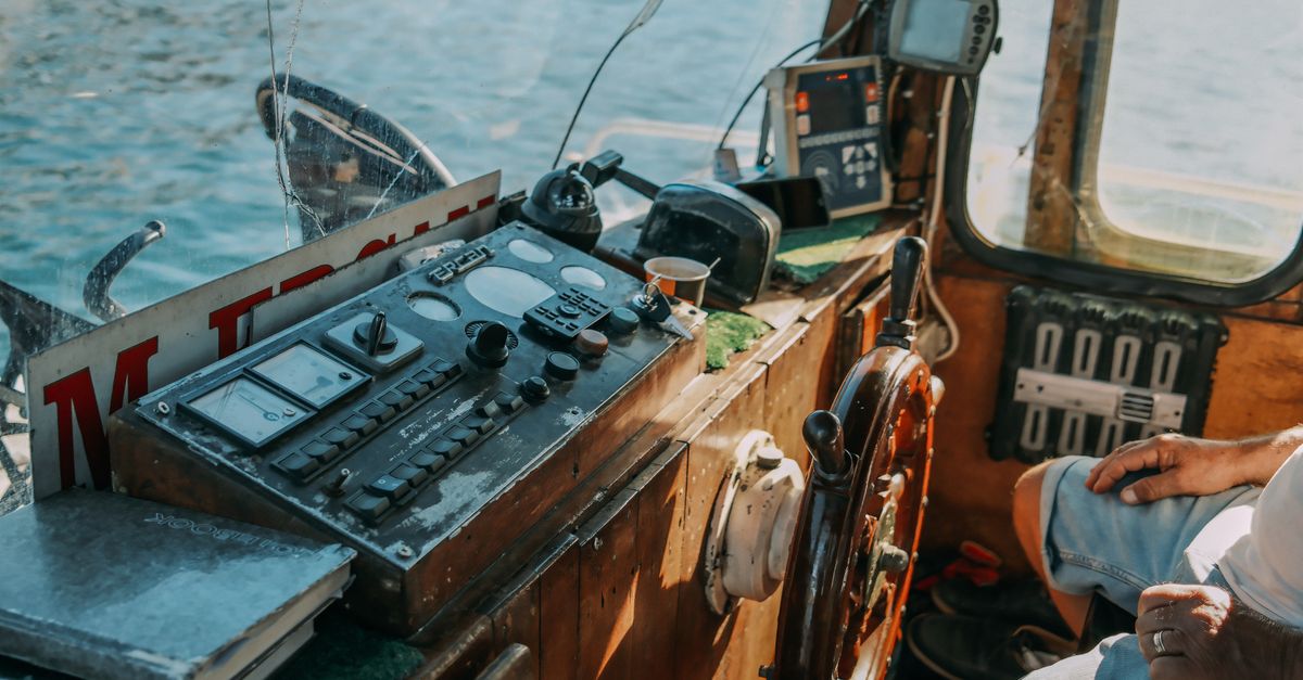 Why work with a yacht agent in Portonovi