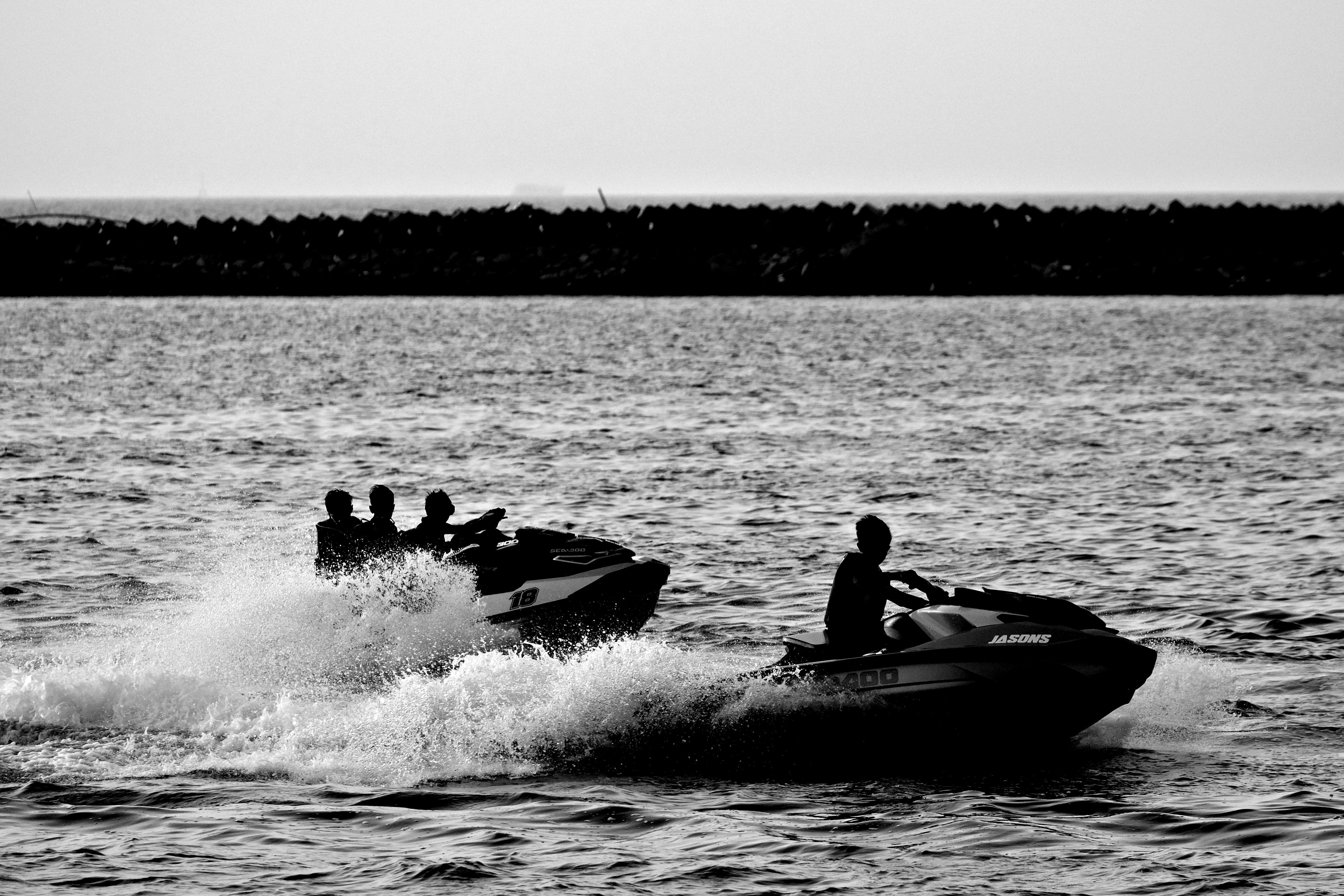 Jet-skis en navigation au large