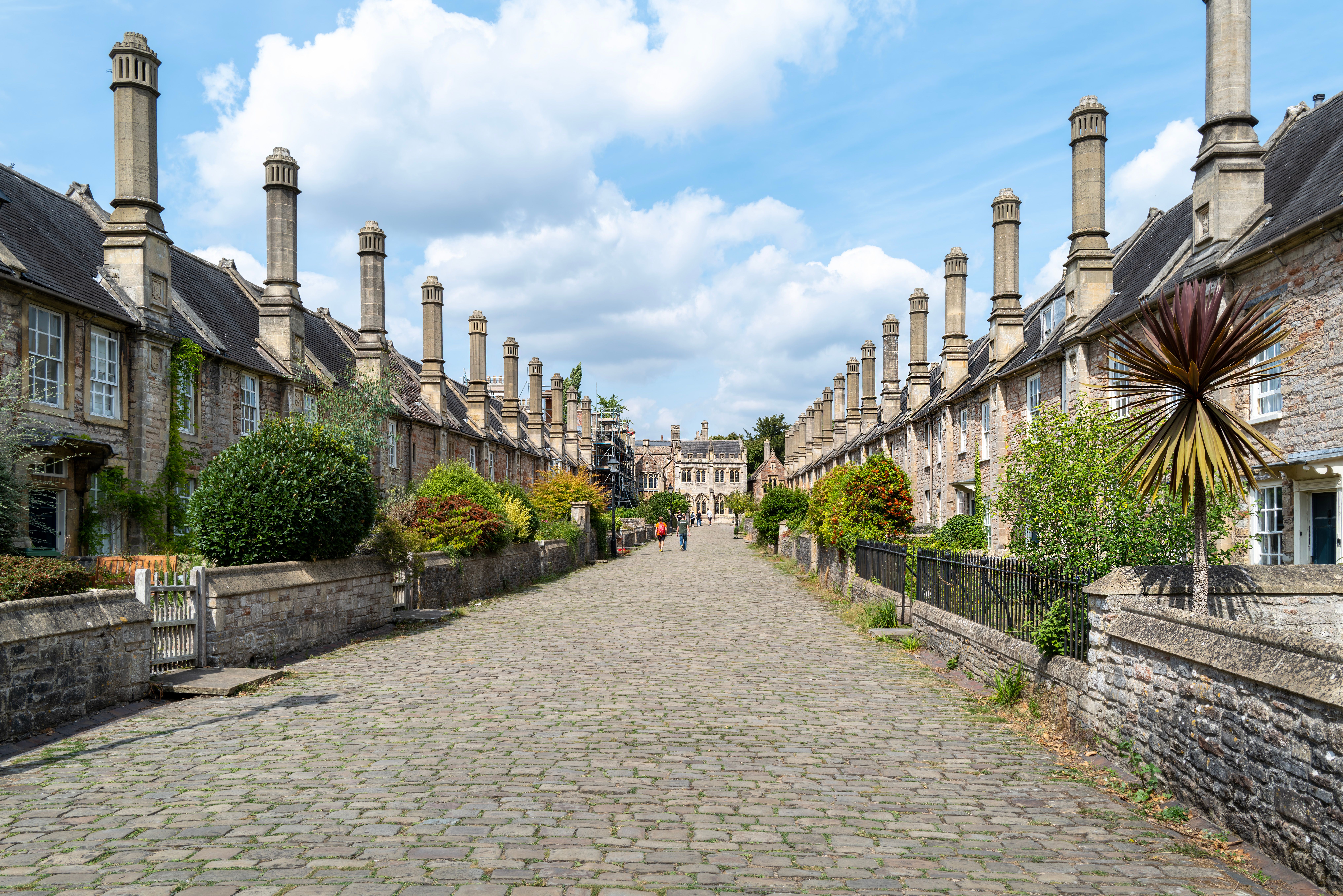 High Halstow — student move with boxes and a van