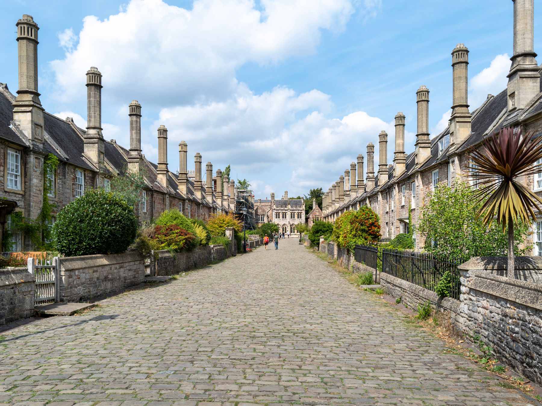 Sutton Veny — student move with boxes and a van