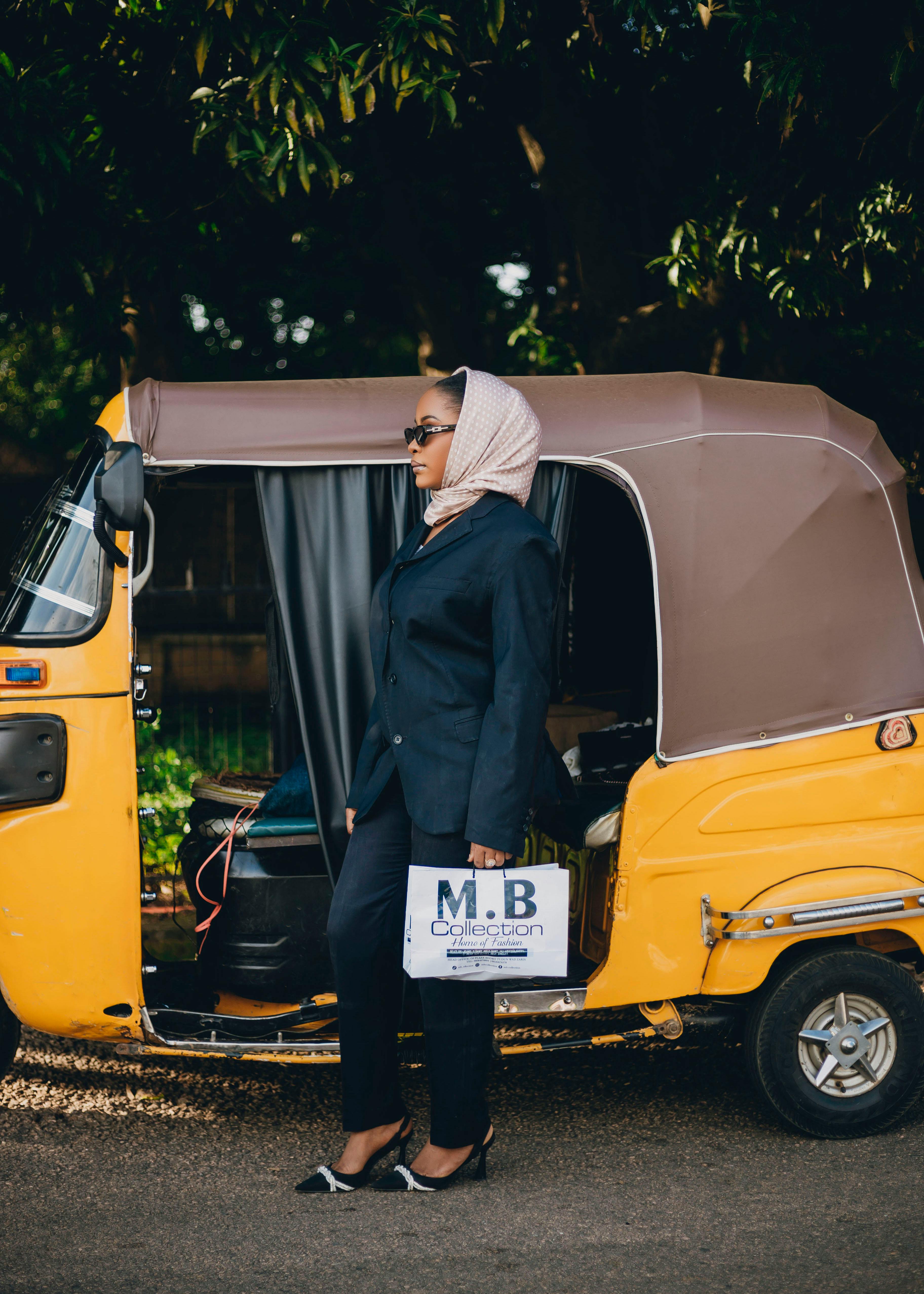 Şehirde şık kadın