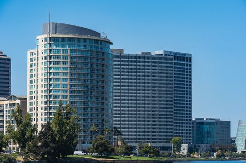 Free Contemporary architecture in Oakland's skyline on a clear day. Stock Photo
