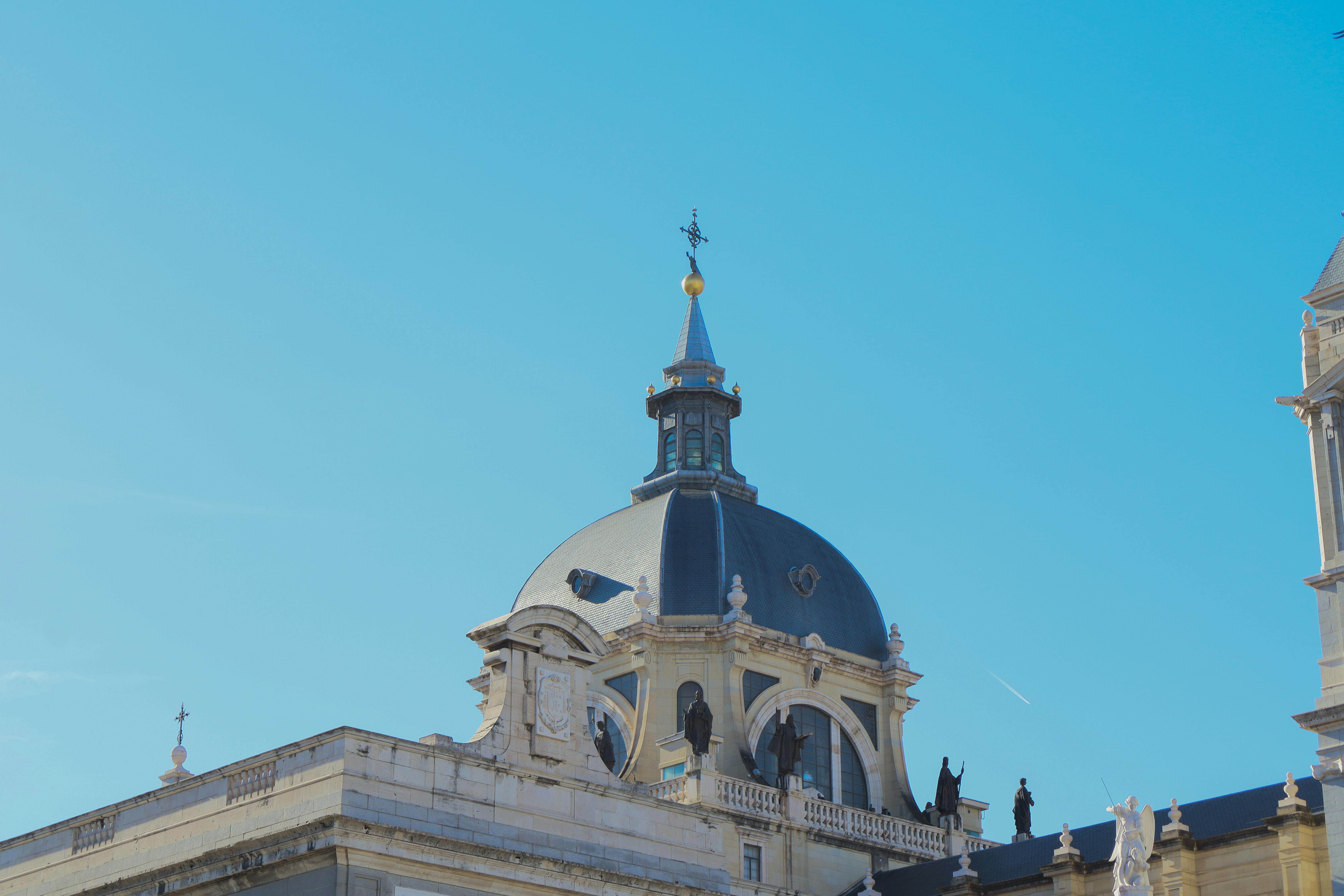 Magnetic Sculptures That Move Without Touch