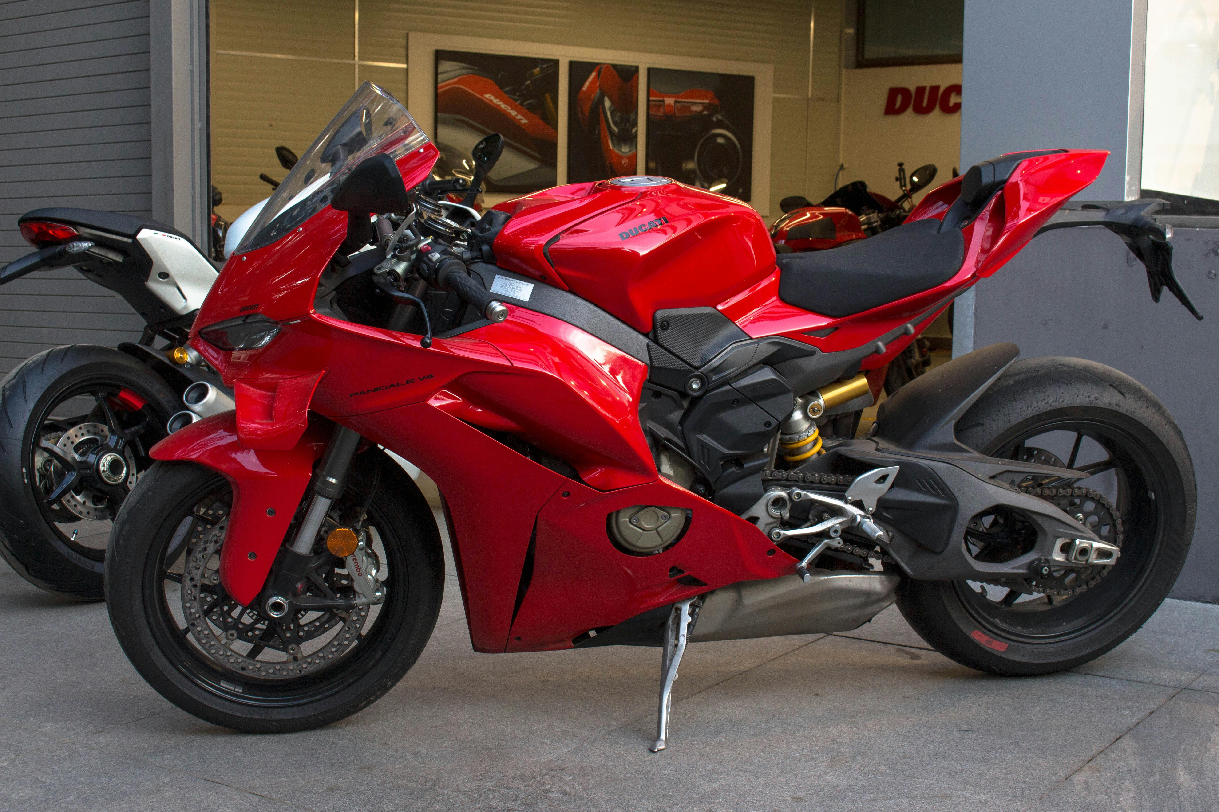 motorcycles & powersports s.r.o motorcycle powersports bc — Photo by Aasim on Pexels